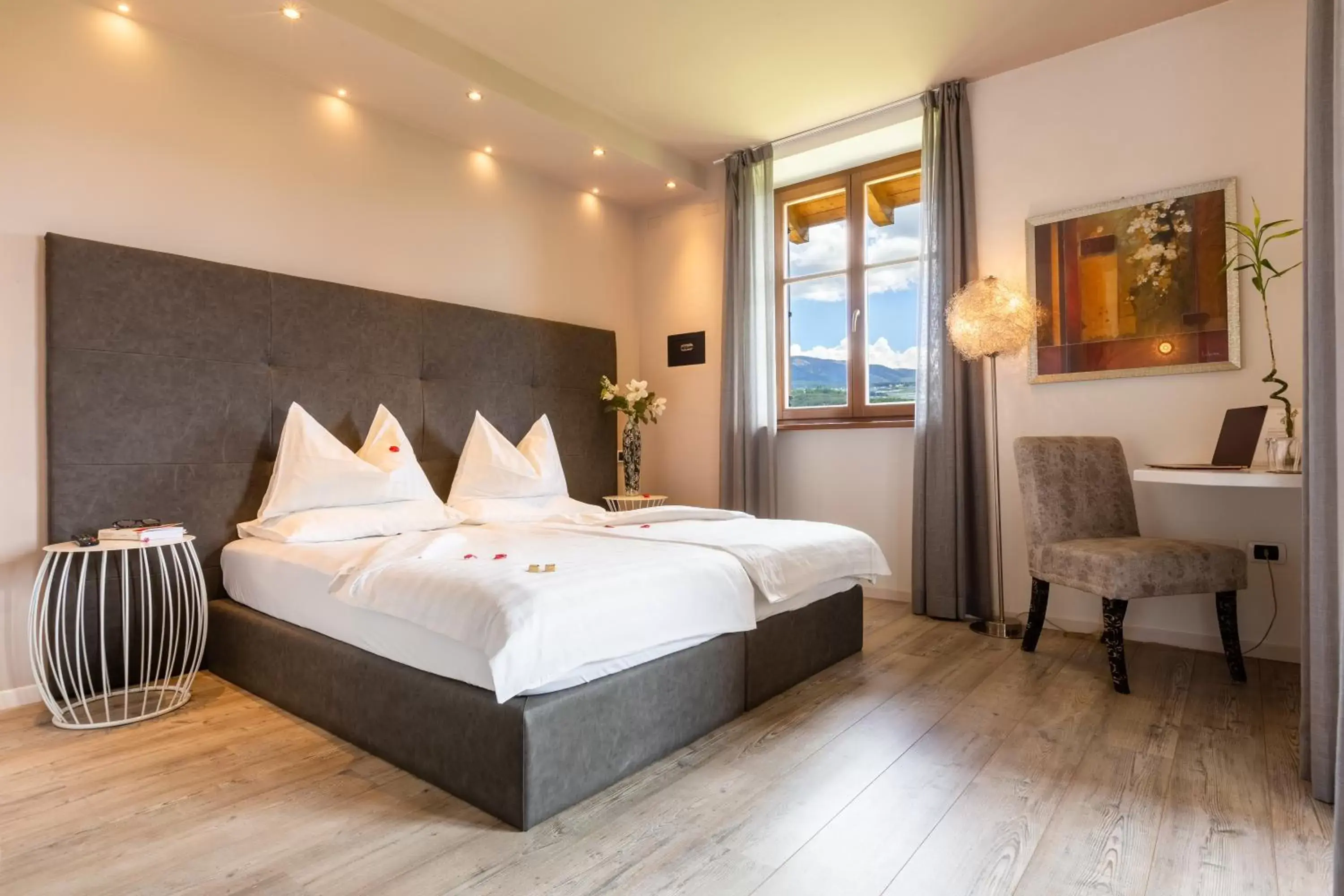 Deluxe Double or Twin Room with Mountain View - single occupancy in Relais Villa Quercia Deluxe Double or Twin Room with Mountain View - single occupancy in Relais Villa Quercia