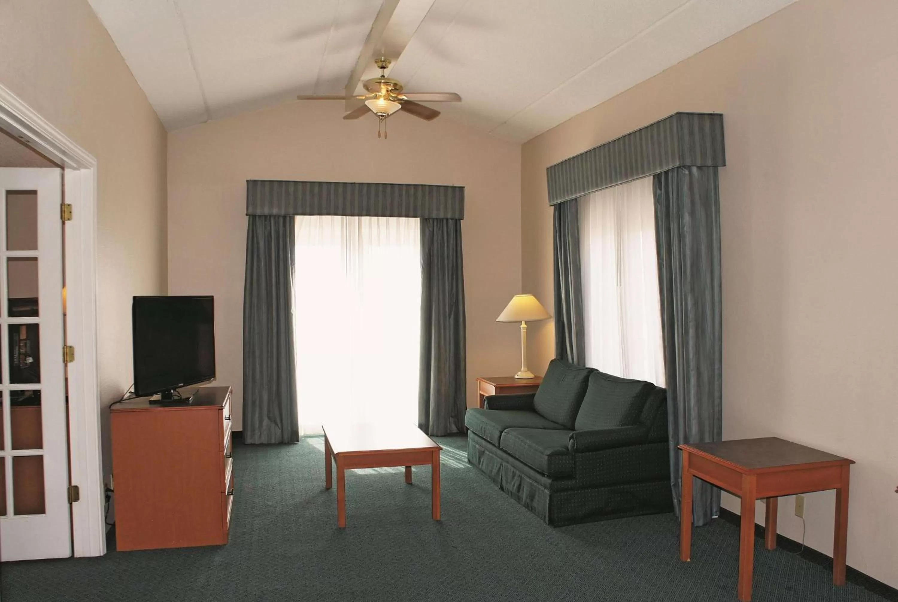 Photo of the whole room in La Quinta Inn by Wyndham Clute Lake Jackson