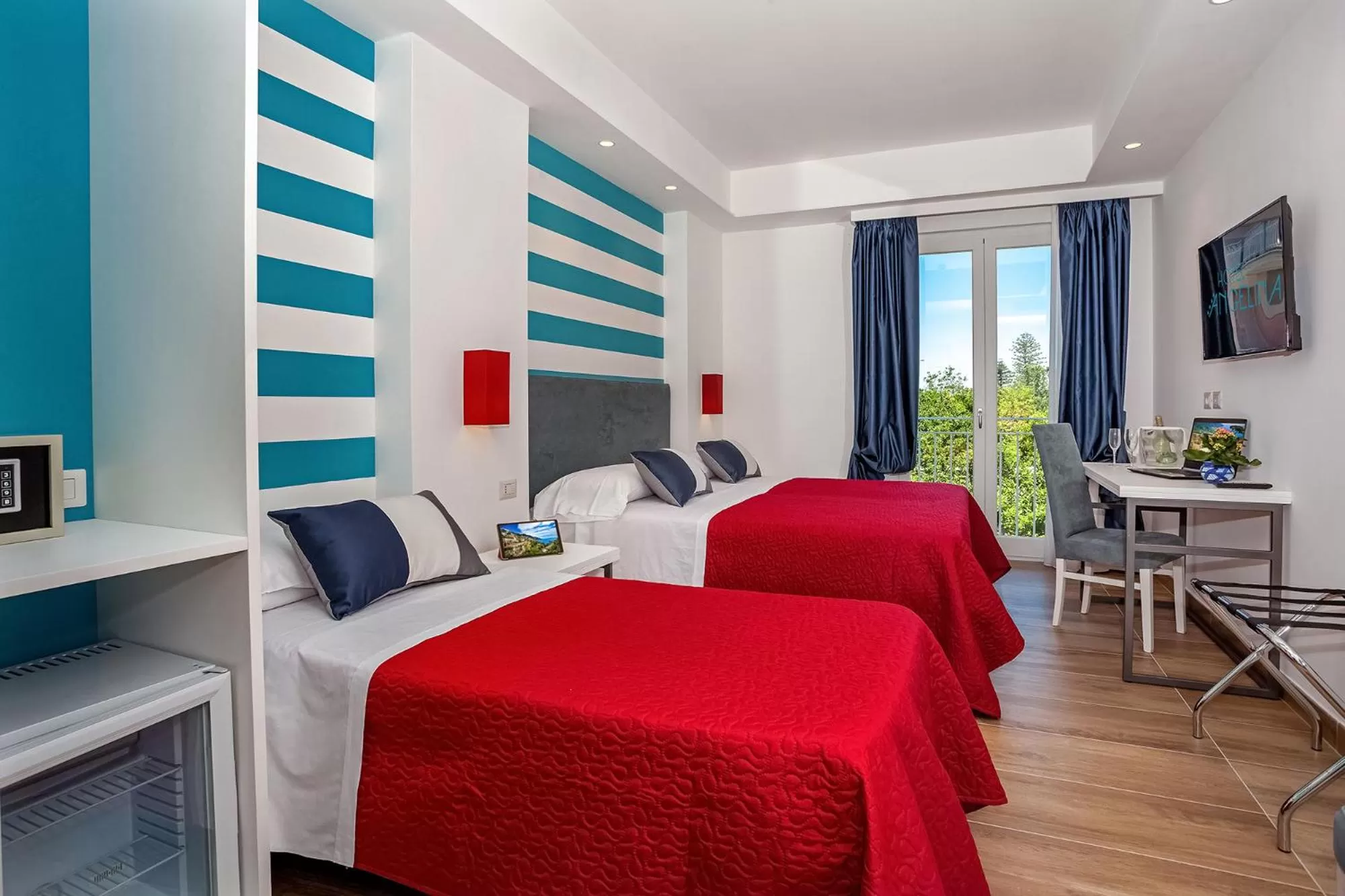 View (from property/room), Bed in Hotel Angelina