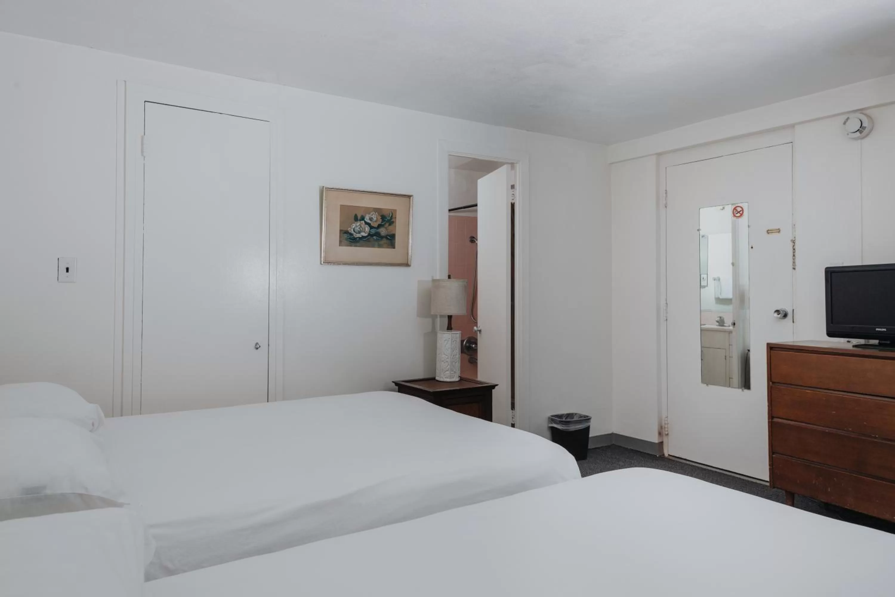 Bed in Royal Grove Waikiki