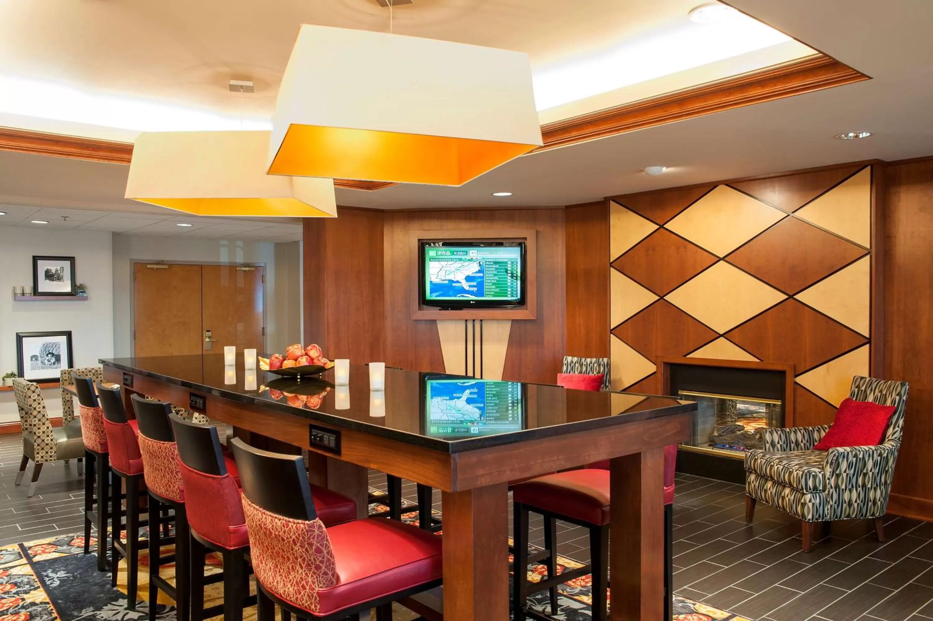 Lounge or bar in Hampton Inn Columbus/Taylorsville