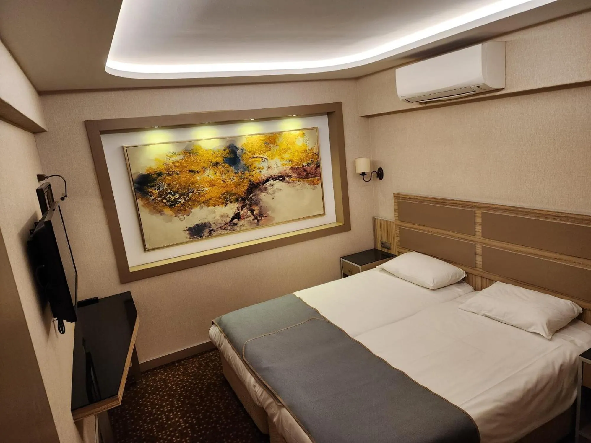 Bedroom, Bed in Nanda Hotel