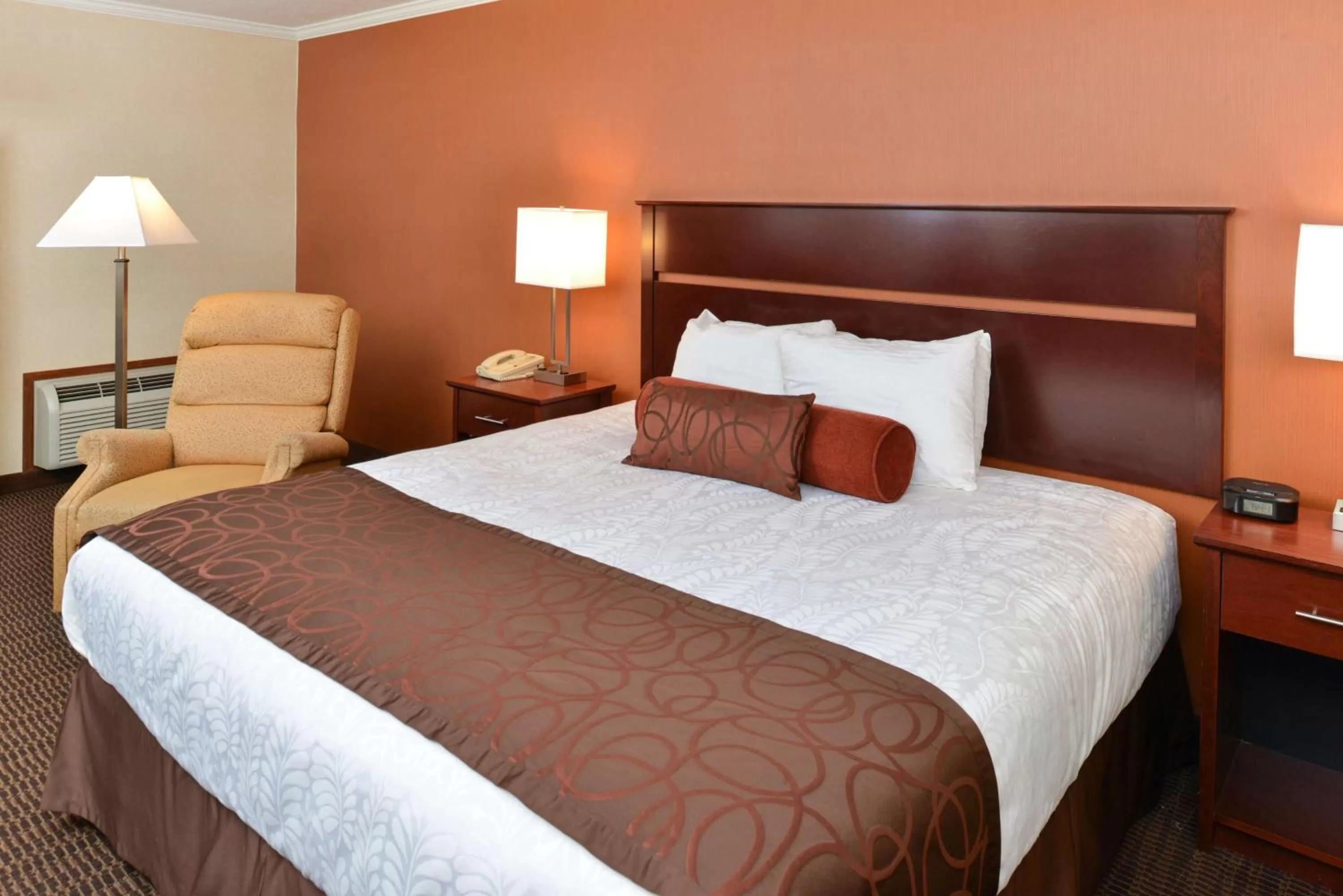 Photo of the whole room, Bed in Best Western Plus Landmark Inn