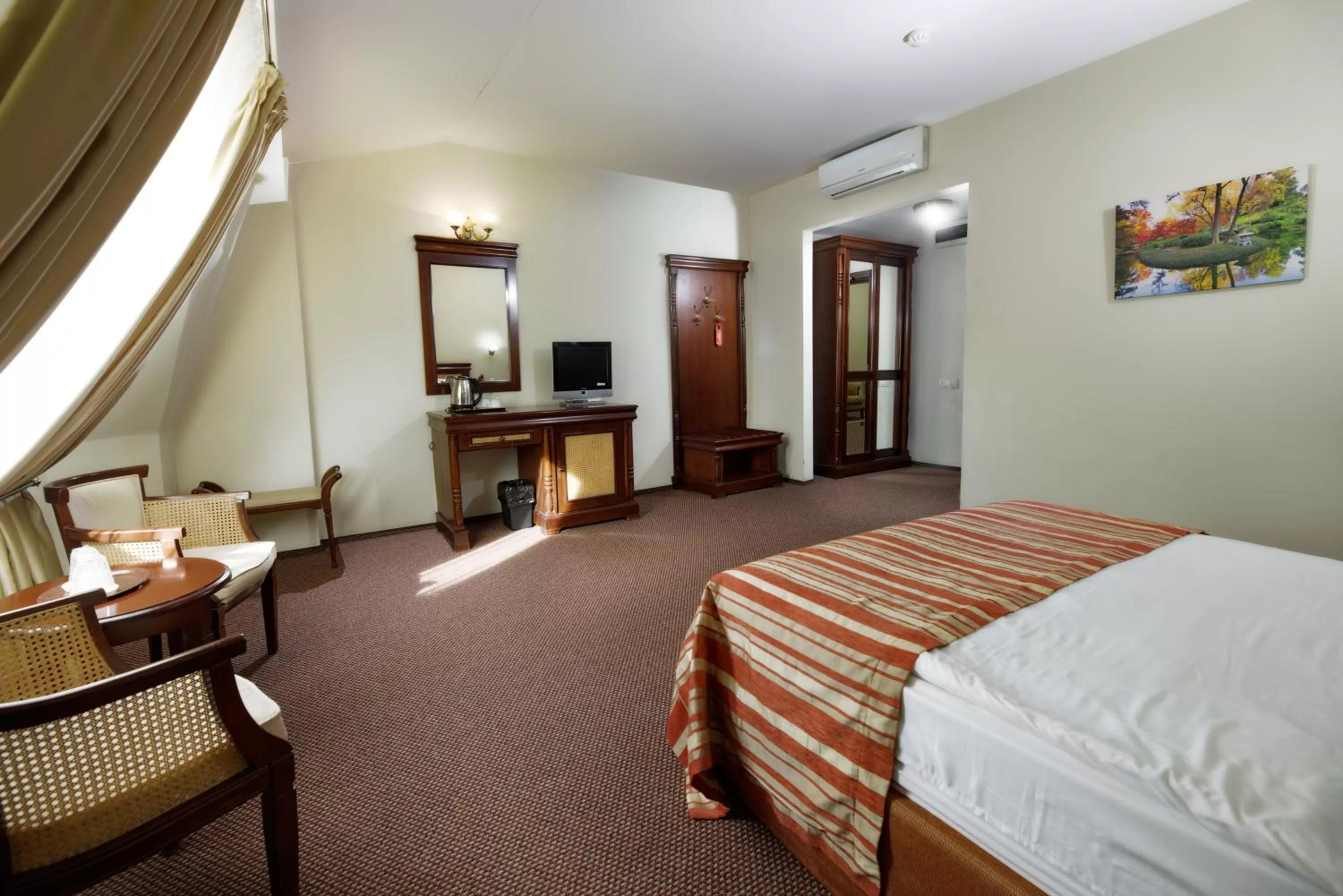 Photo of the whole room, Bed in Atrium Hotel Ateneu City Center