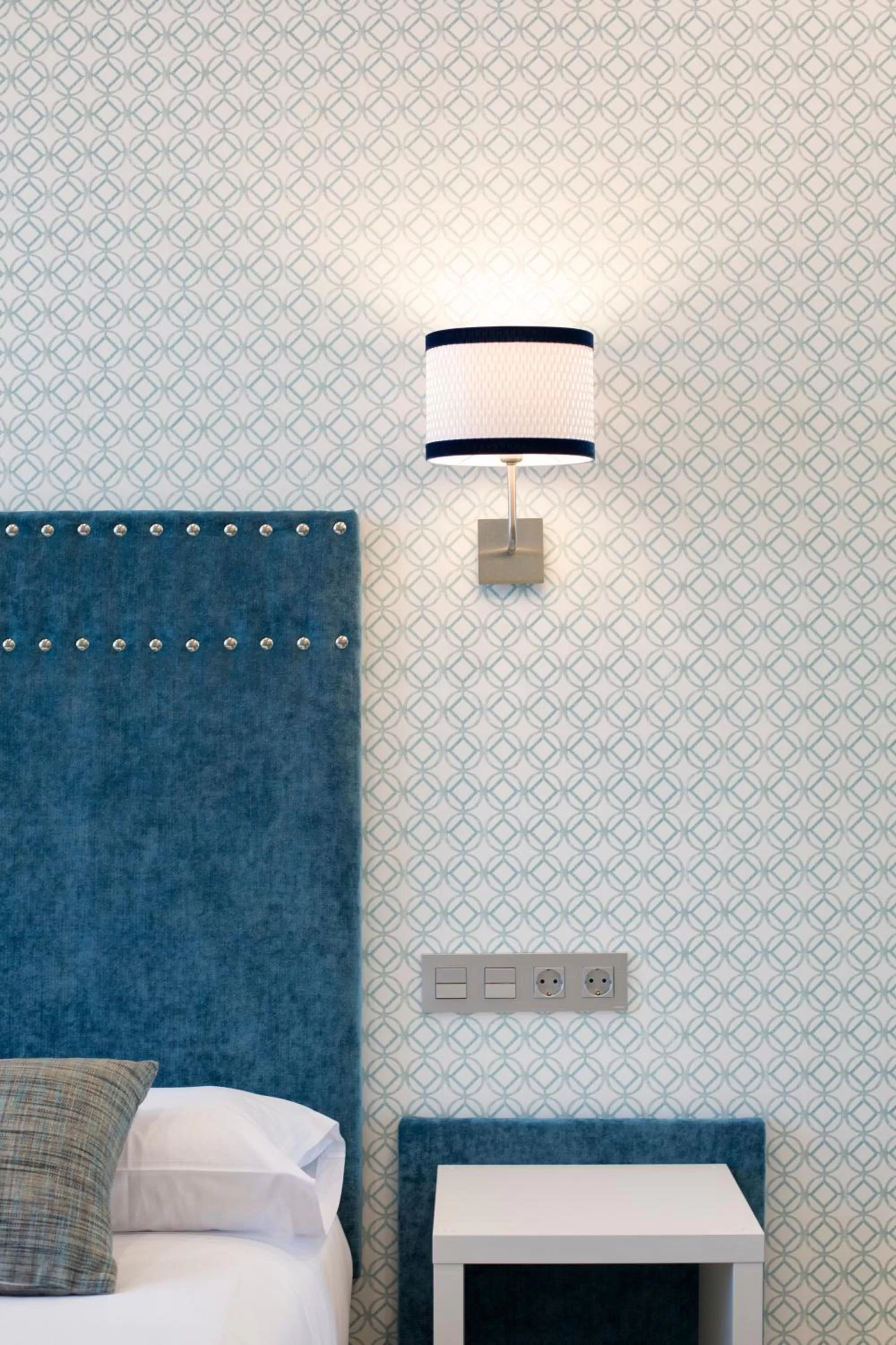 Bathroom, Bed in Hotel Santa Cruz