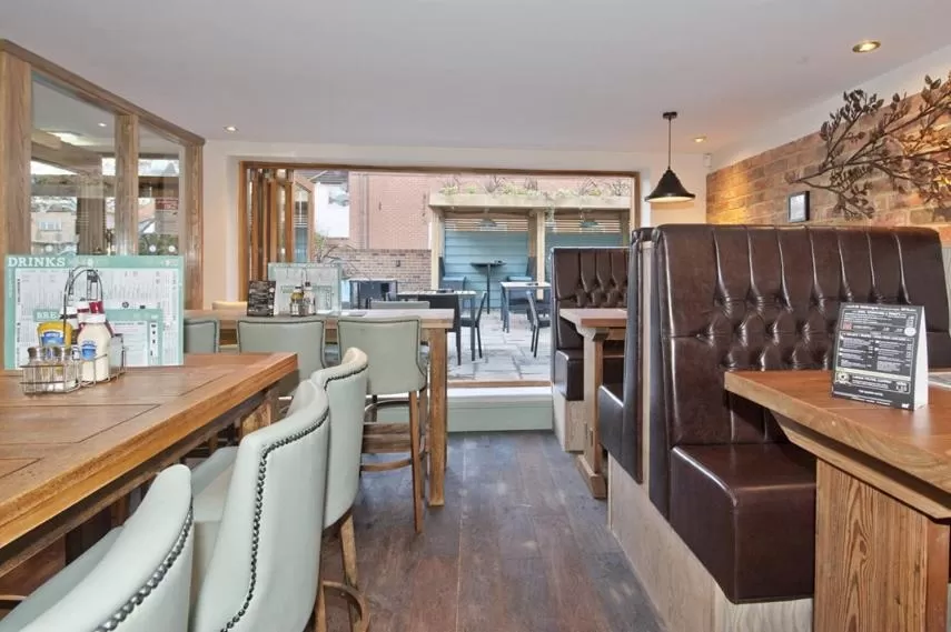 Restaurant/Places to Eat in The Queen Hotel Wetherspoon