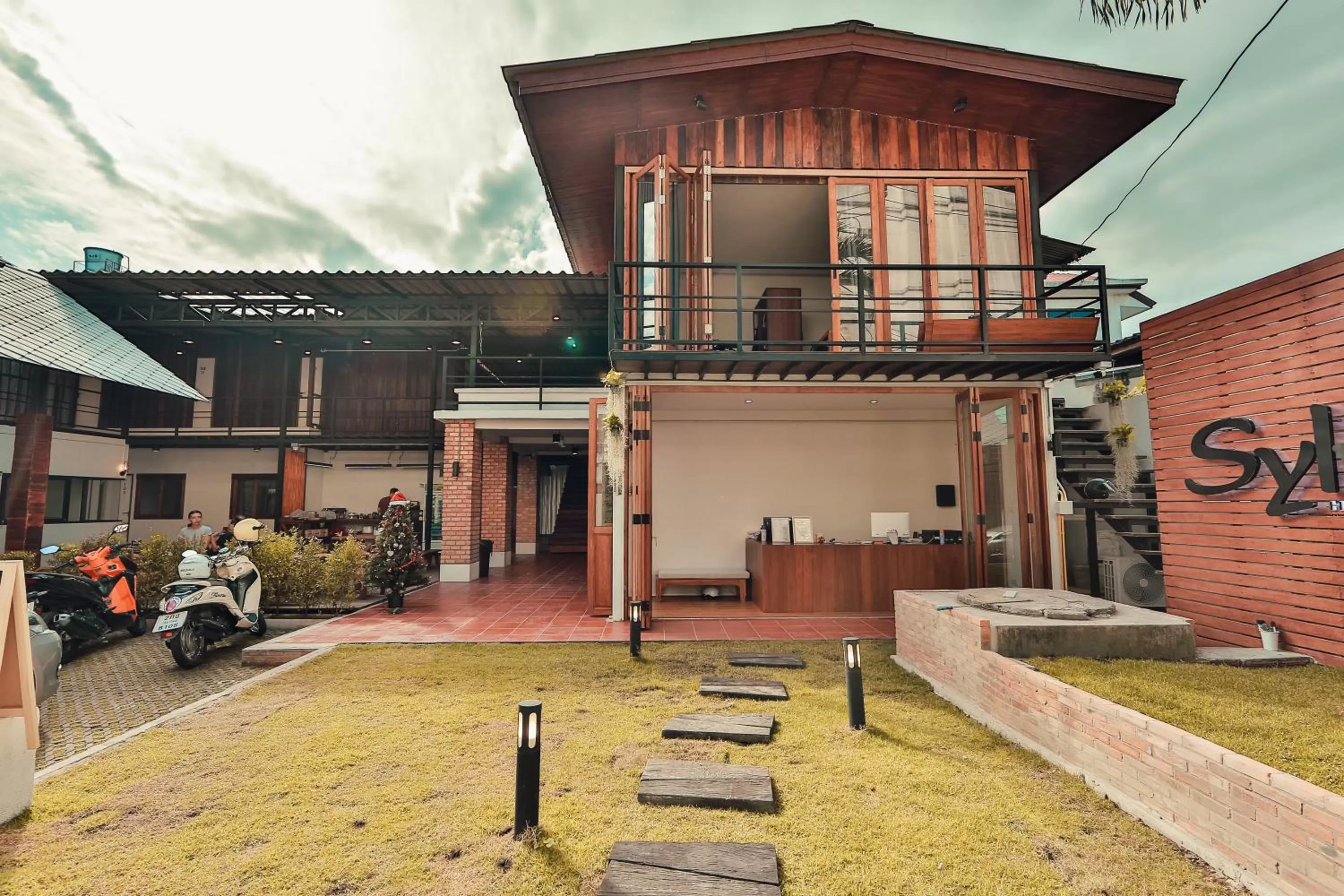 Property building in Sylvis Hostel Chiangmai