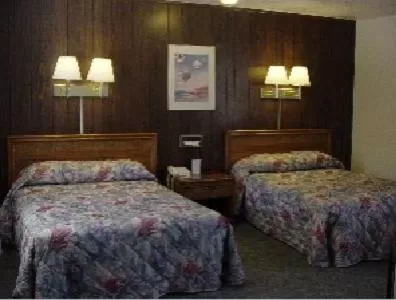 Bedroom, Bed in Shasta Dam Motel