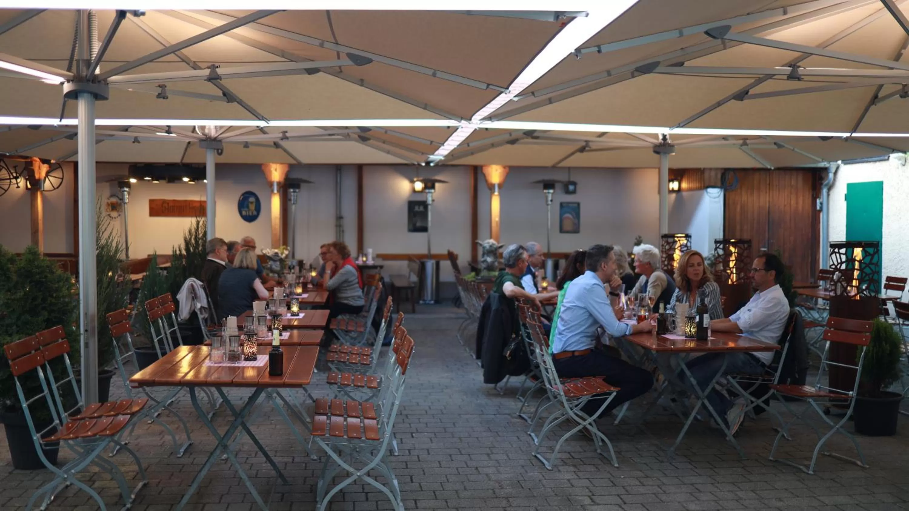 Restaurant/places to eat in Hotel & Brauerei-Gasthof Neuwirt