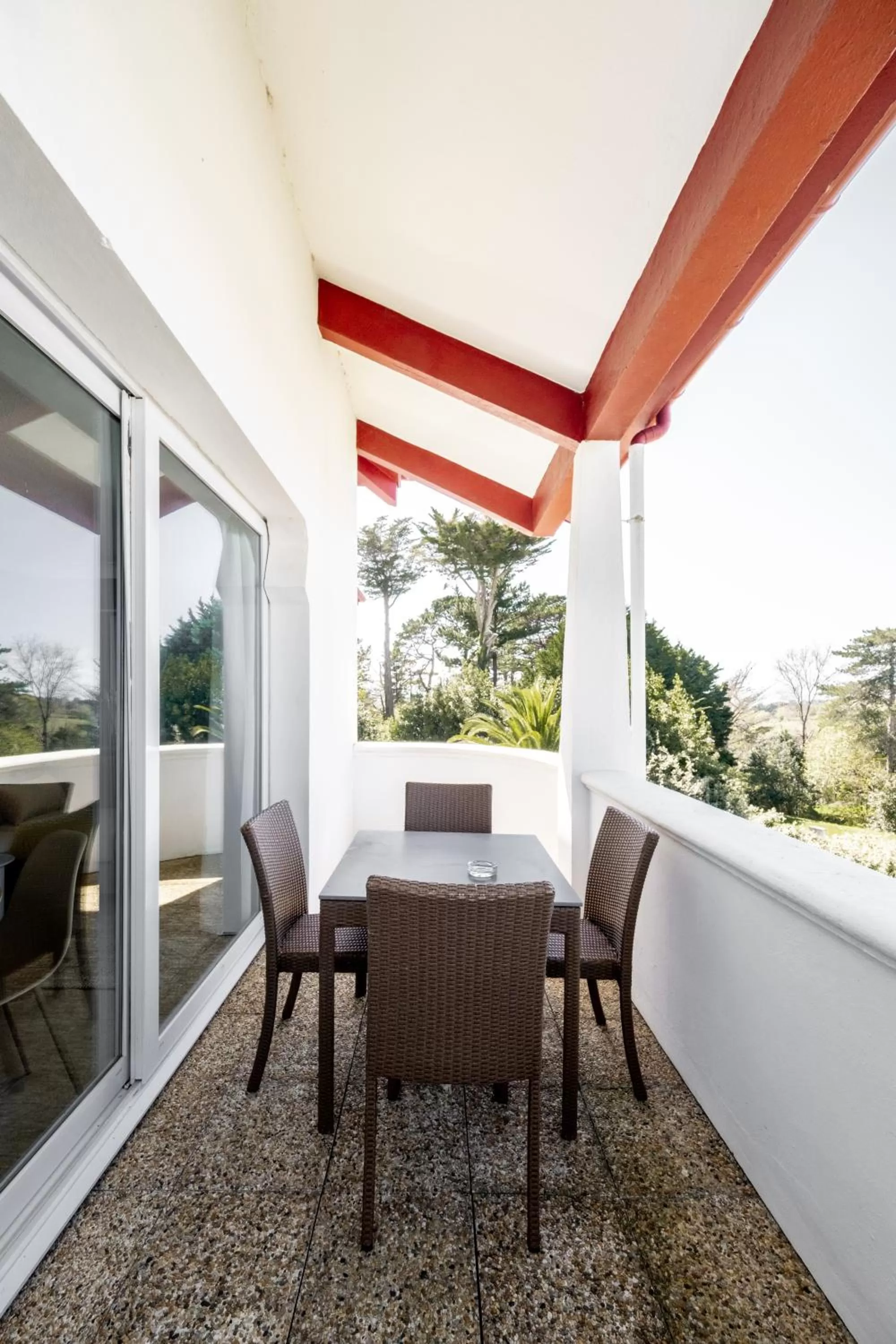 Balcony/Terrace in Résidence Chateau d'Acotz - Avec piscine à 600m des plages à Saint-Jean-de-Luz