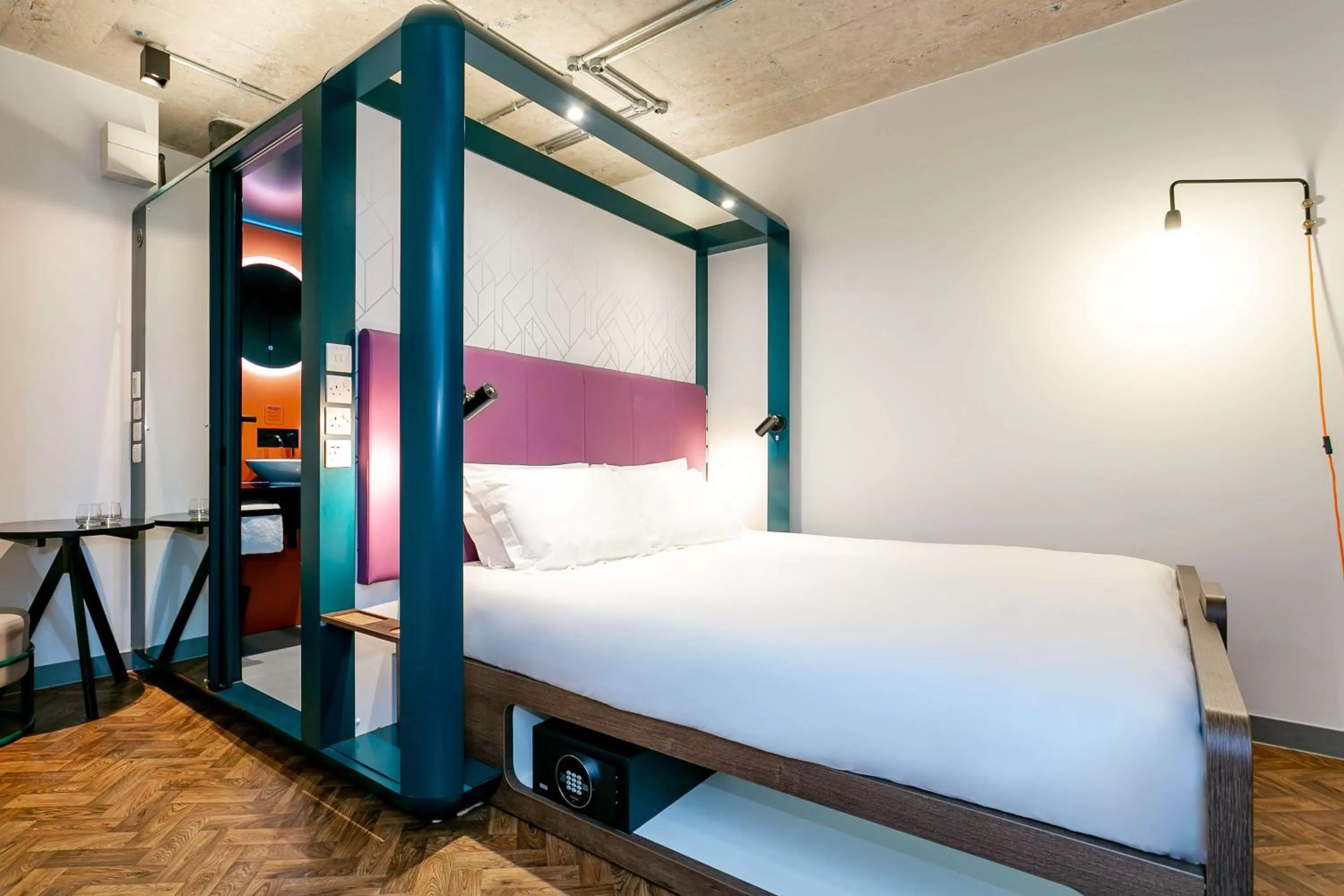 Bedroom, Bed in YOTEL Manchester Deansgate