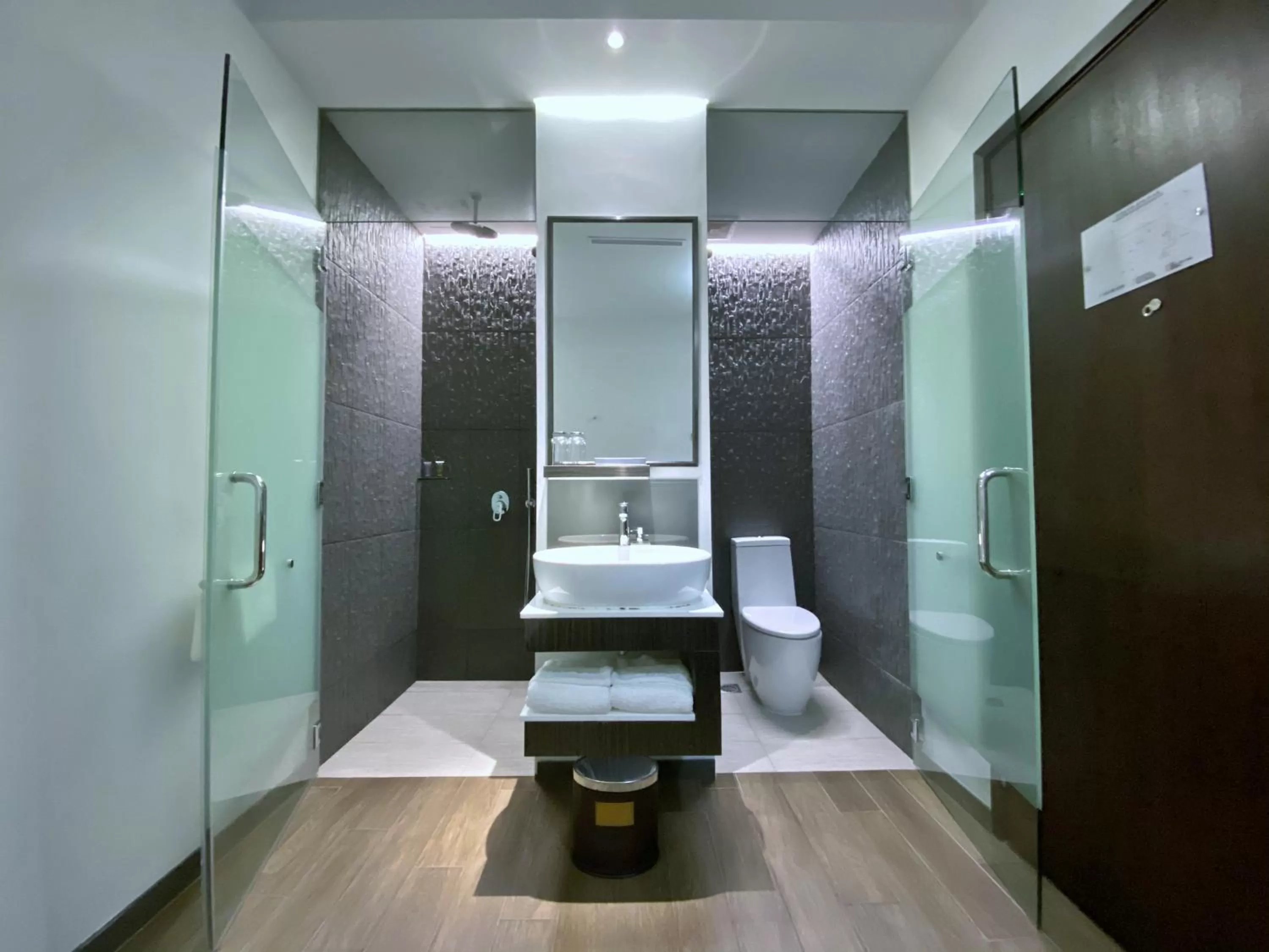 Bathroom in Bliss Hotel Singapore
