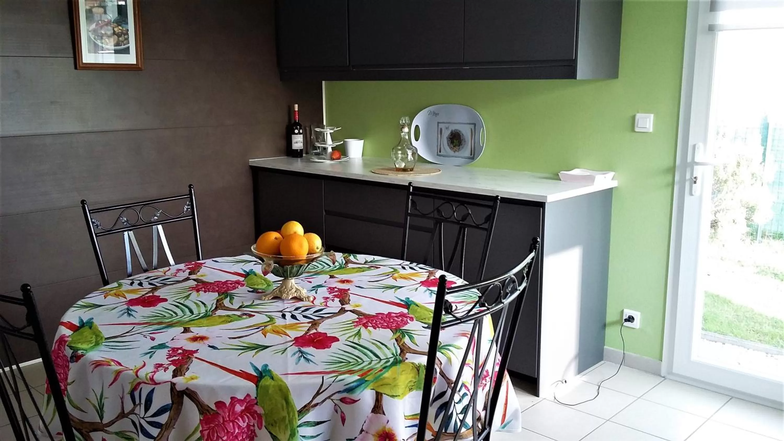 Dining area in "L'ESCALE" près Bordeaux