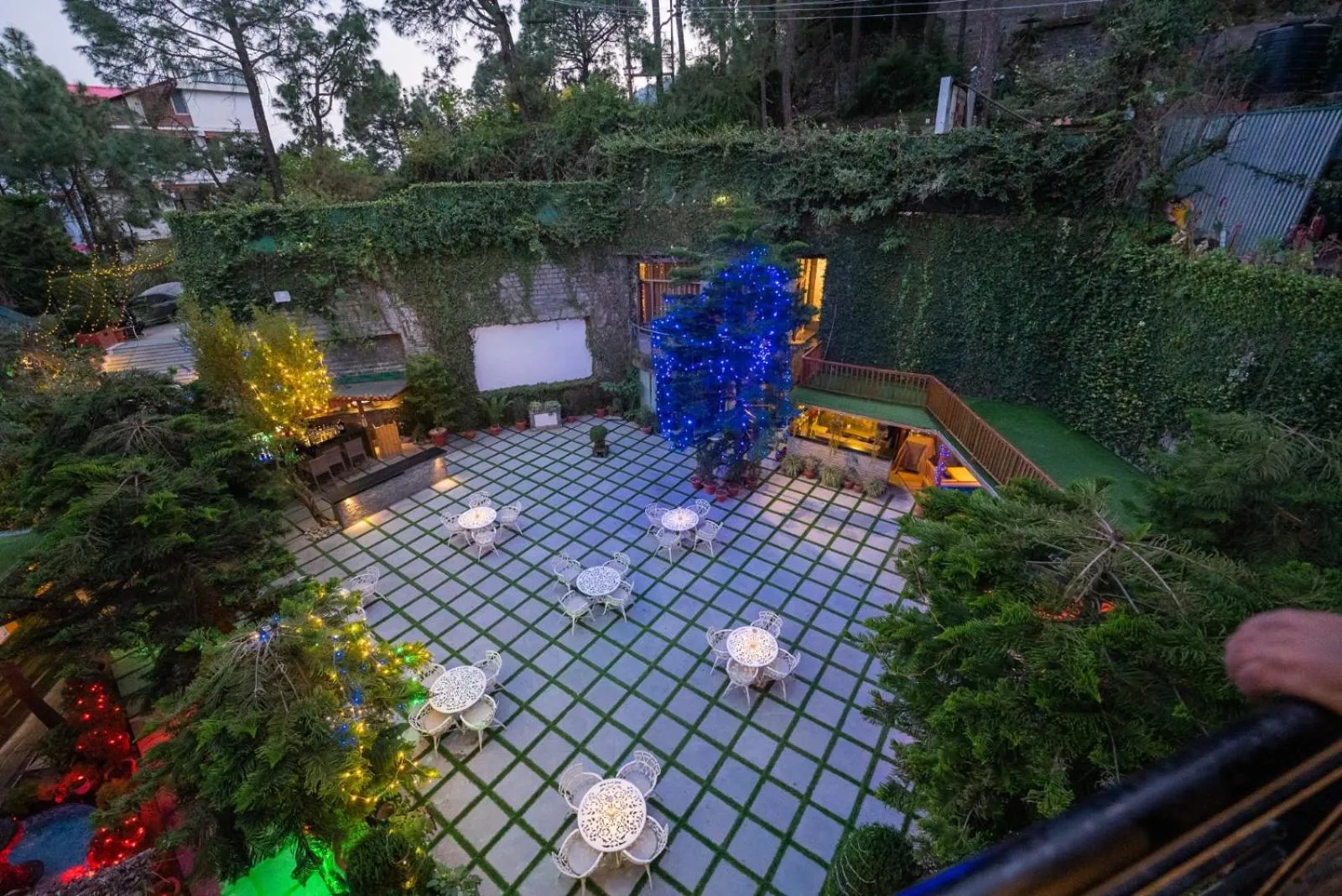 Garden in Kasauli Castle Resort