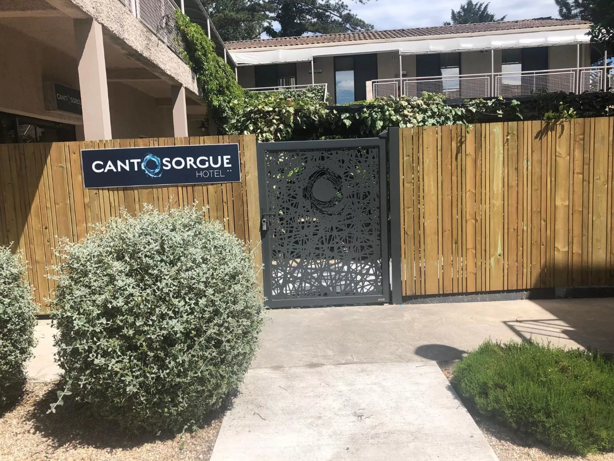 Facade/entrance in Hotel Cantosorgue
