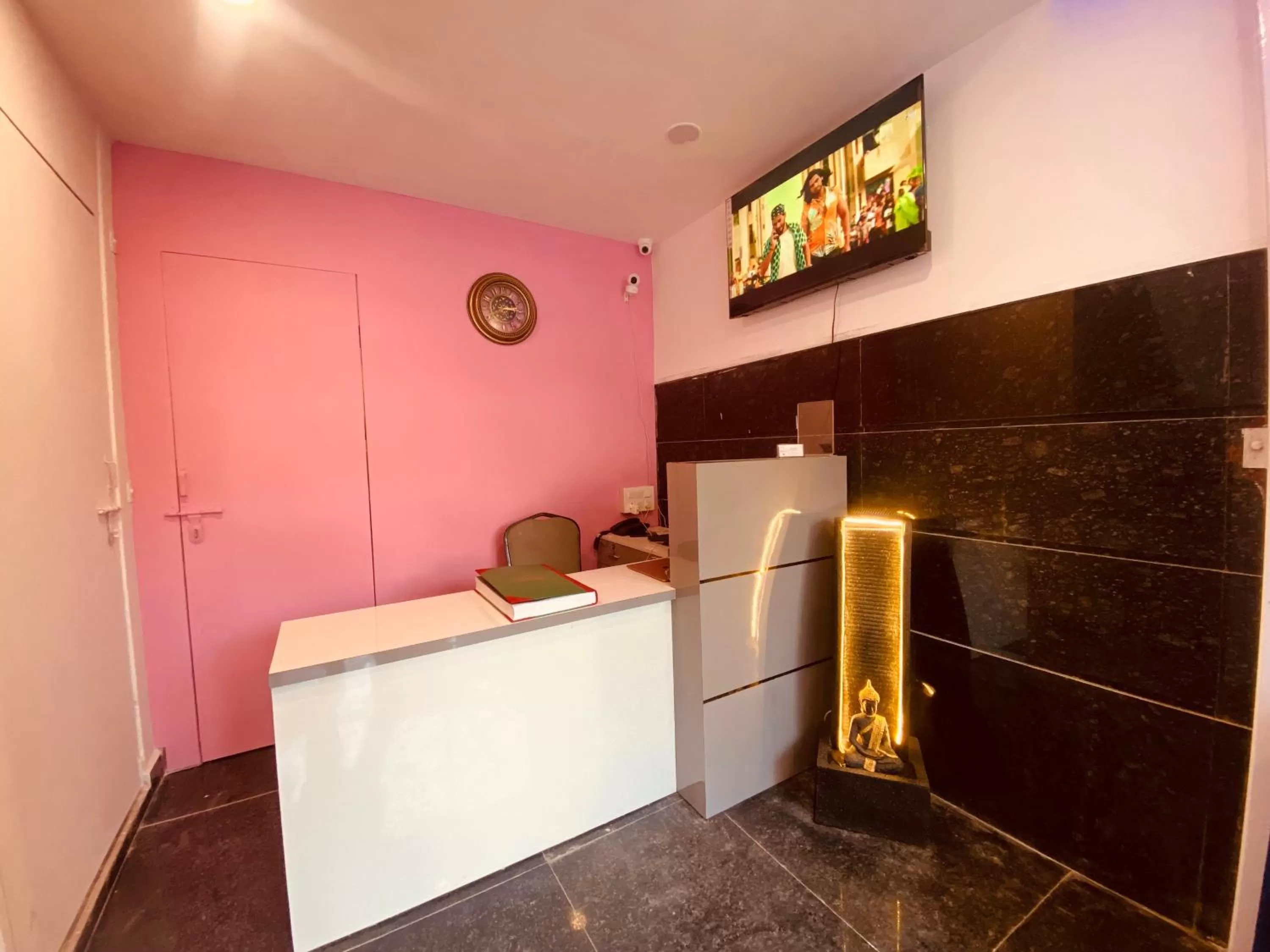 Lobby or reception, Lobby/Reception in The Metro Stay By F9 Hotels-Near Sector 18 Metro Station Noida