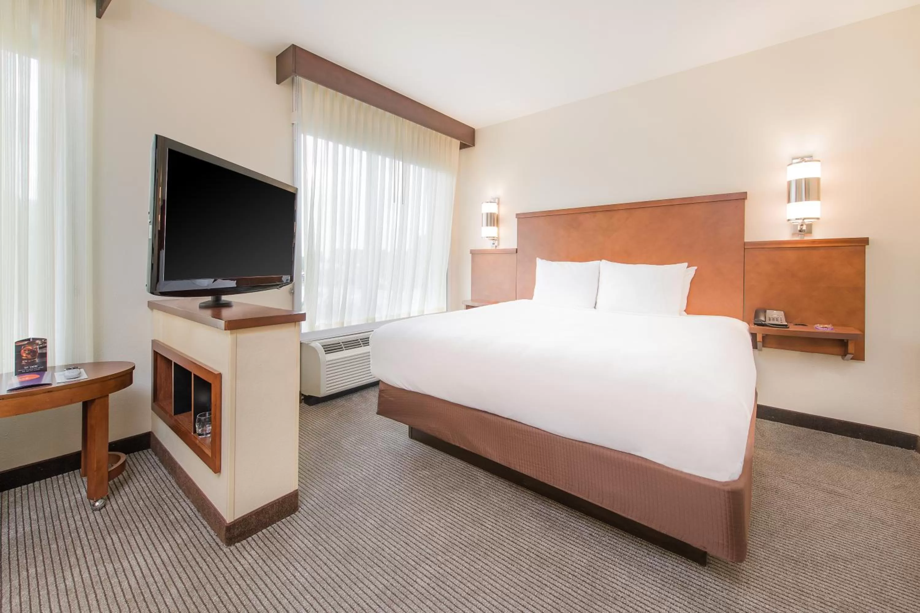 Bed in Hyatt Place Charleston Airport / Convention Center