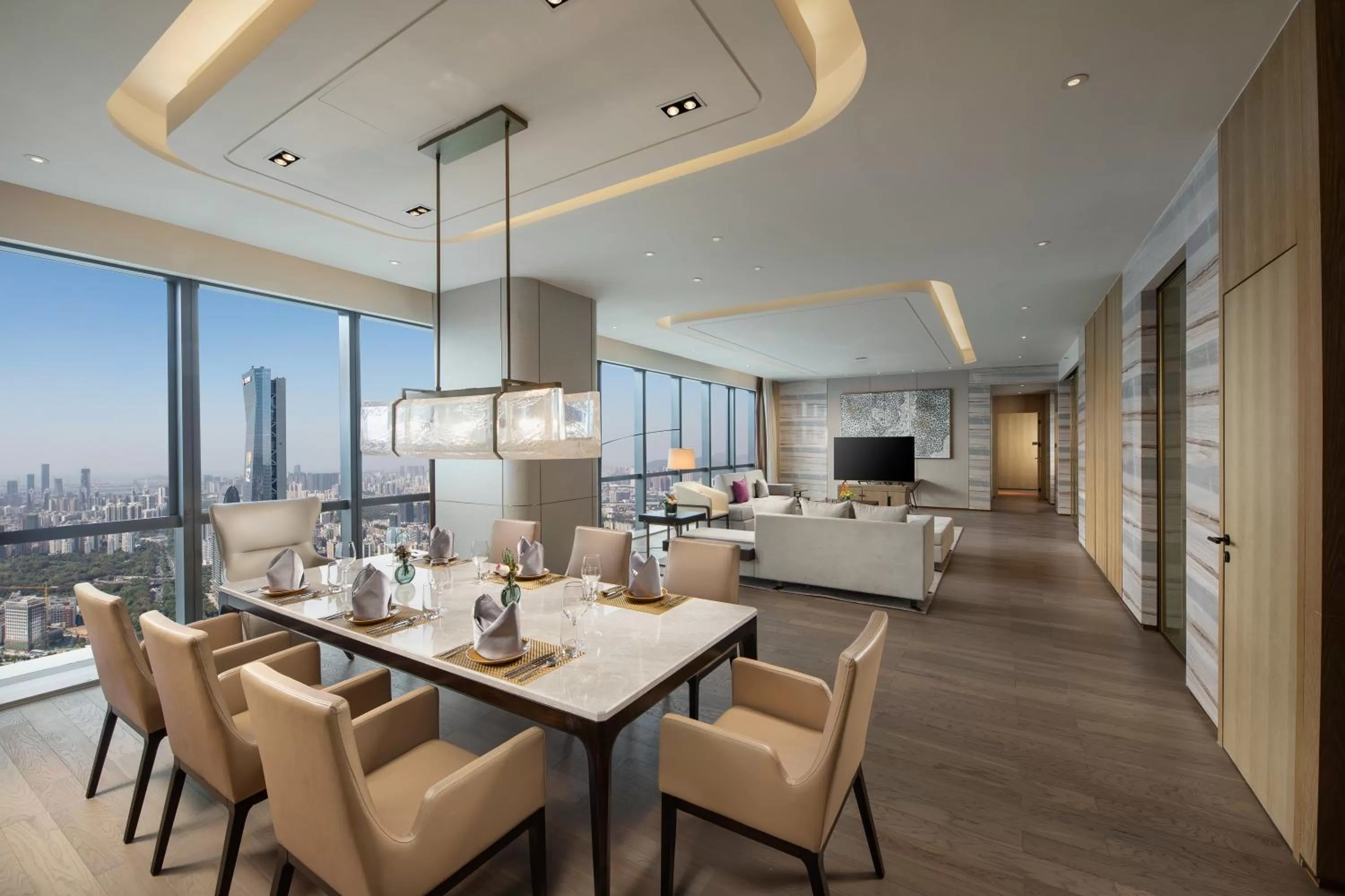 Dining area in Crowne Plaza Shenzhen Nanshan by IHG