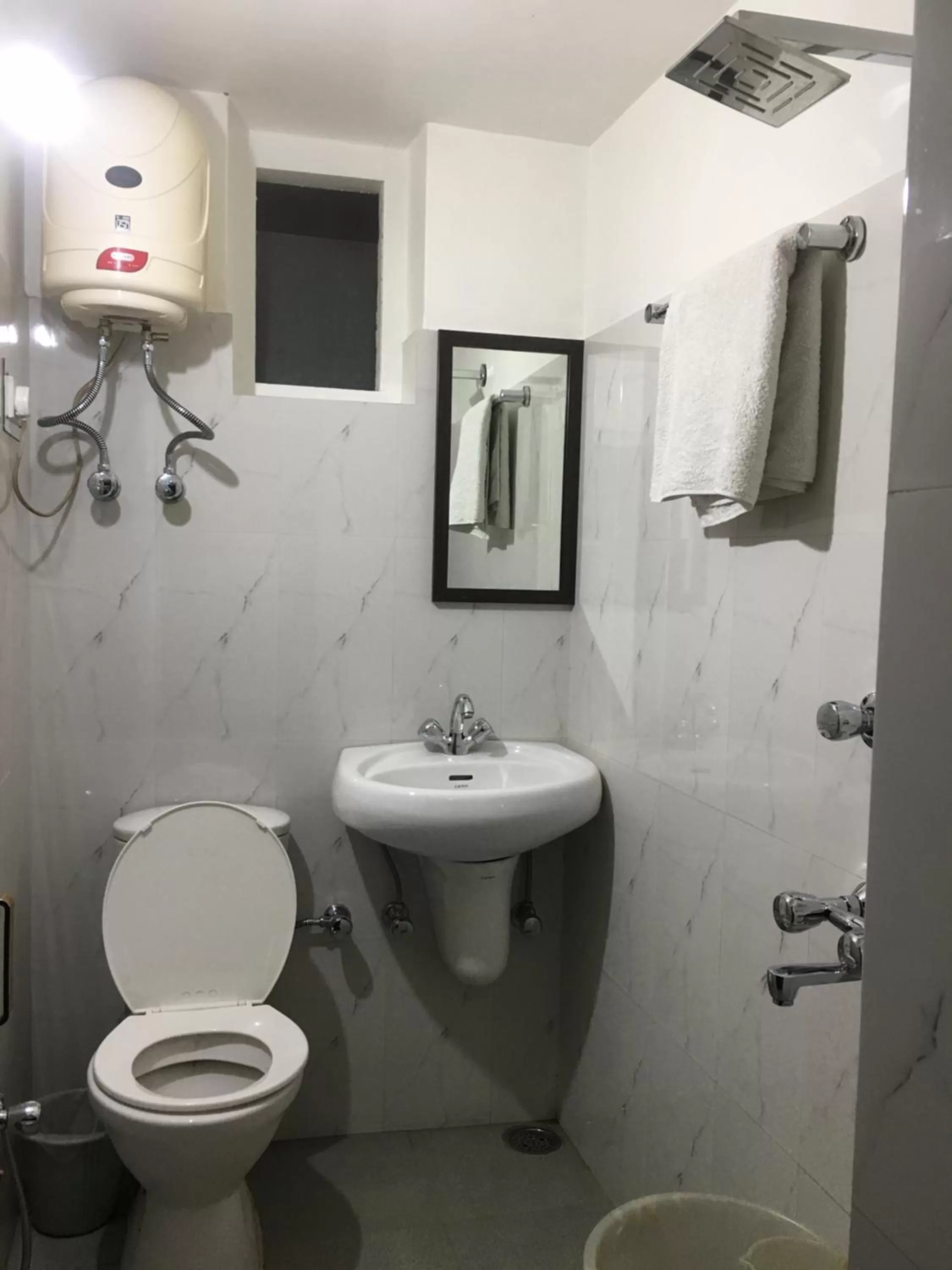 Toilet in Hotel Kullu Valley