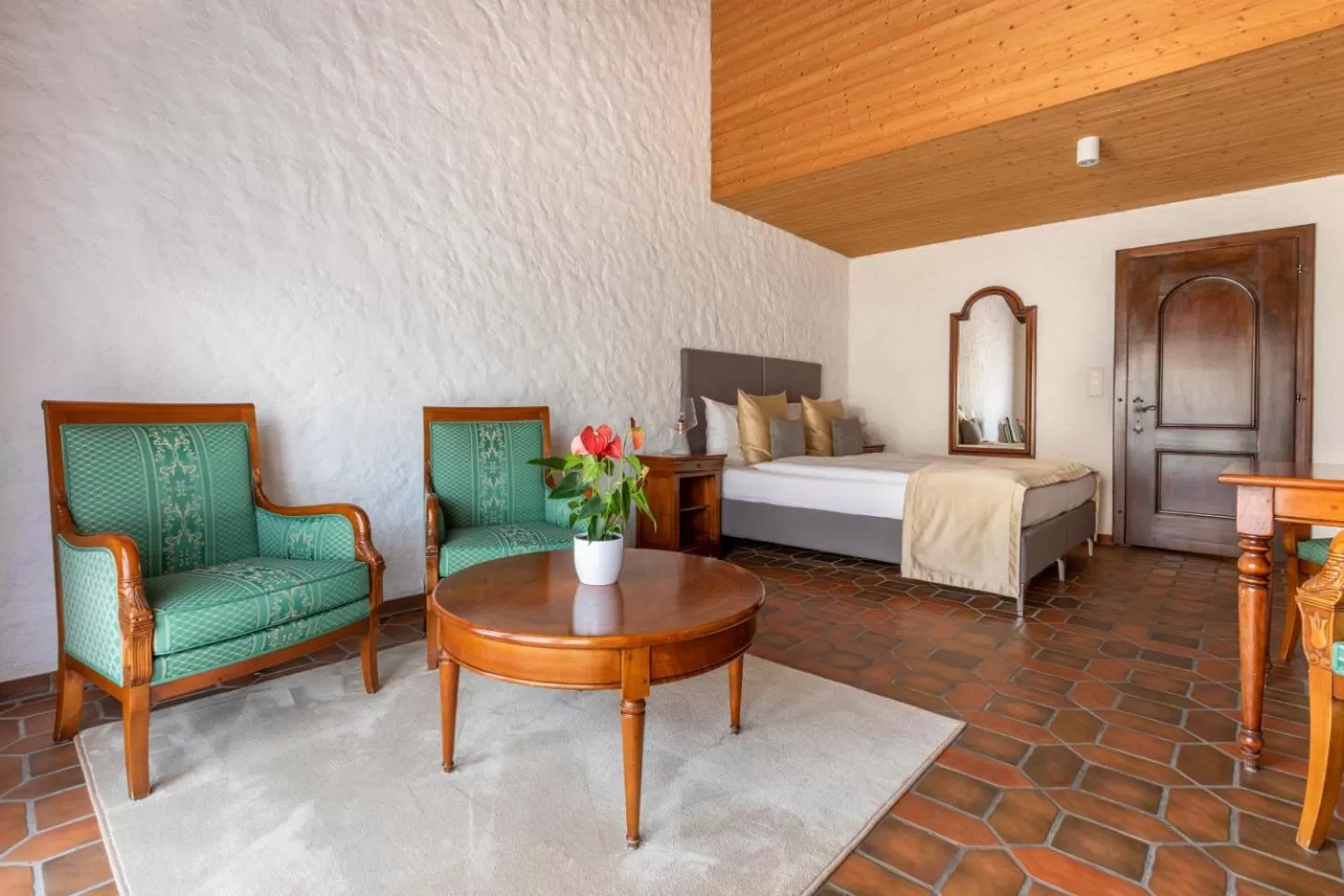 Bed in Swiss-Chalet Merlischachen - Romantik Schloss-Hotel am See