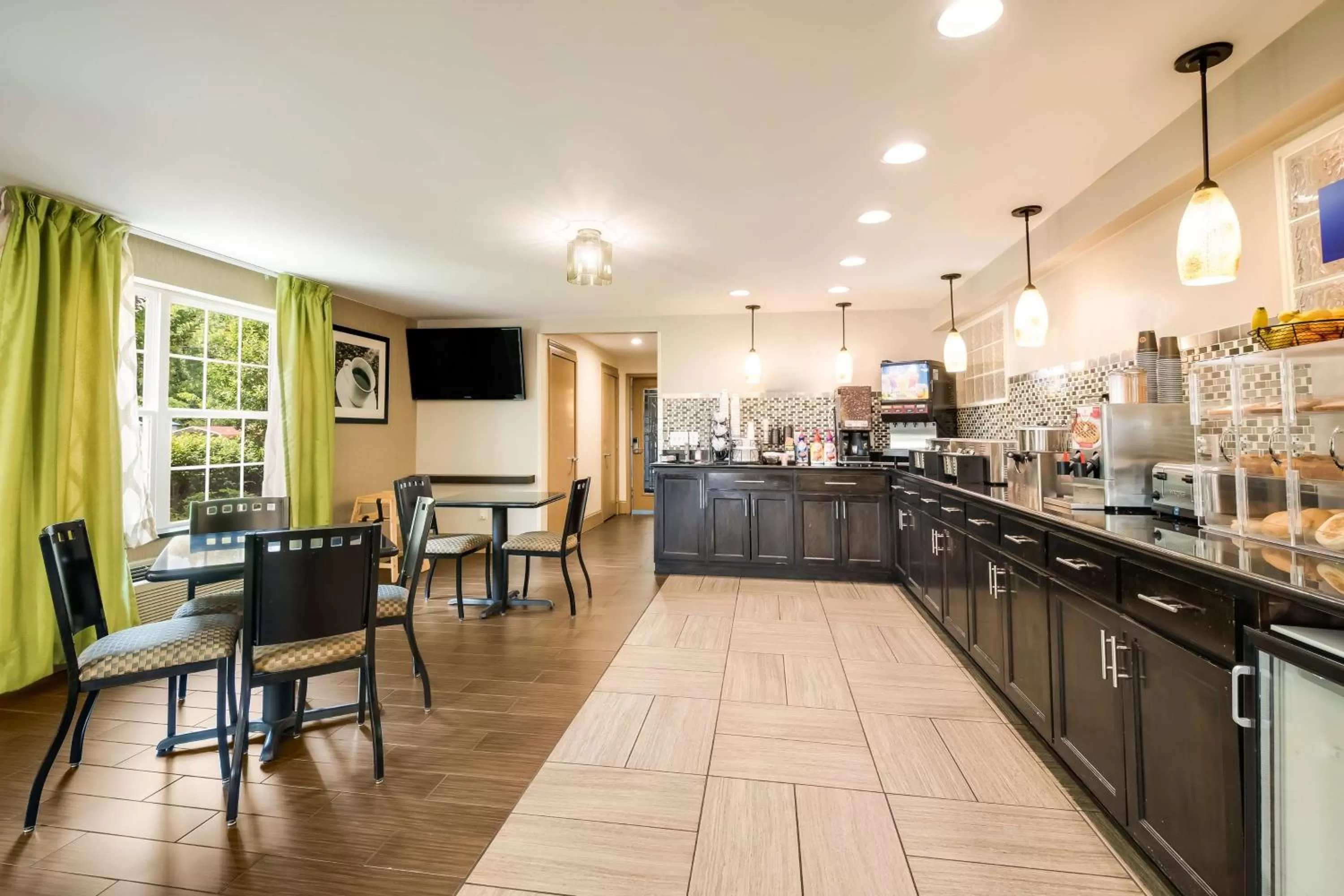 Breakfast in Best Western Inn Winchester