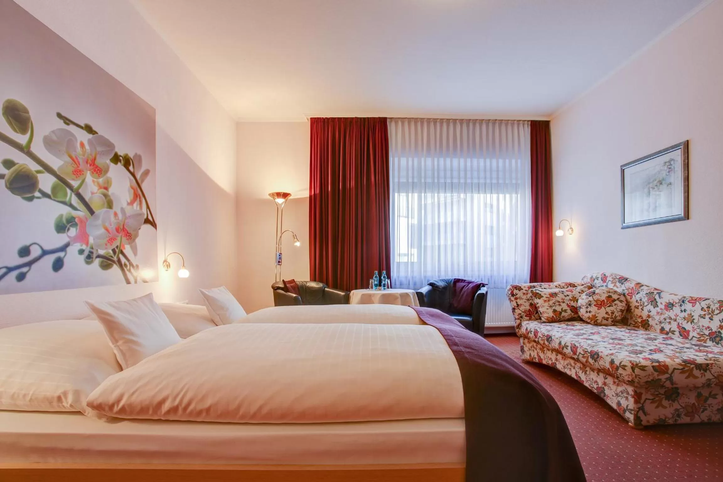 Photo of the whole room, Bed in Hotel Consul