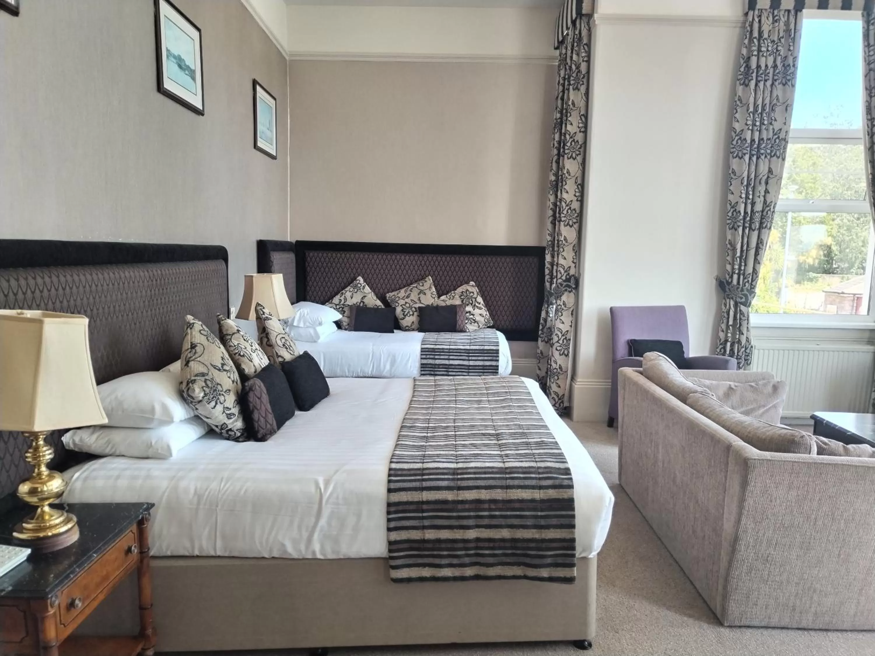 Bedroom, Bed in Abbey Sands Hotel