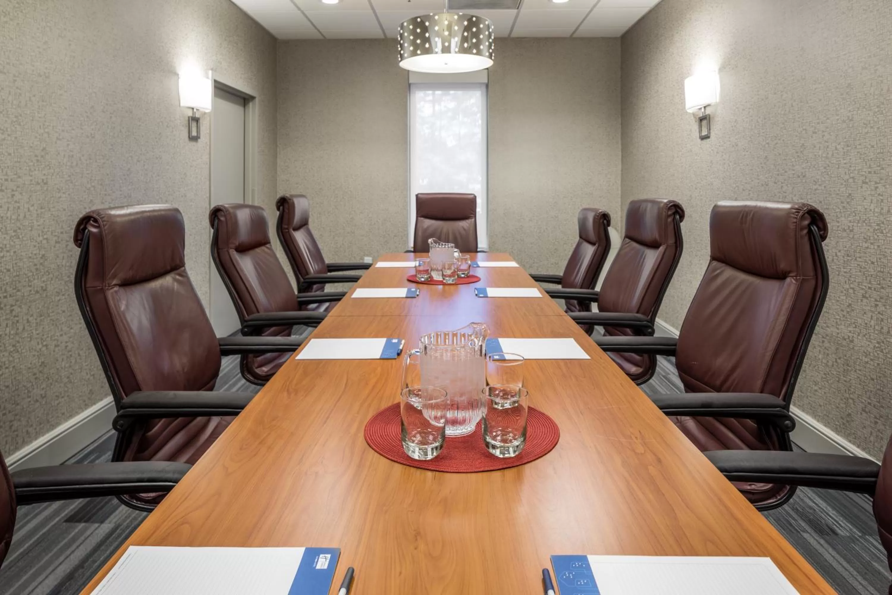 Meeting/conference room in Holiday Inn Express Atlanta Airport-College Park by IHG