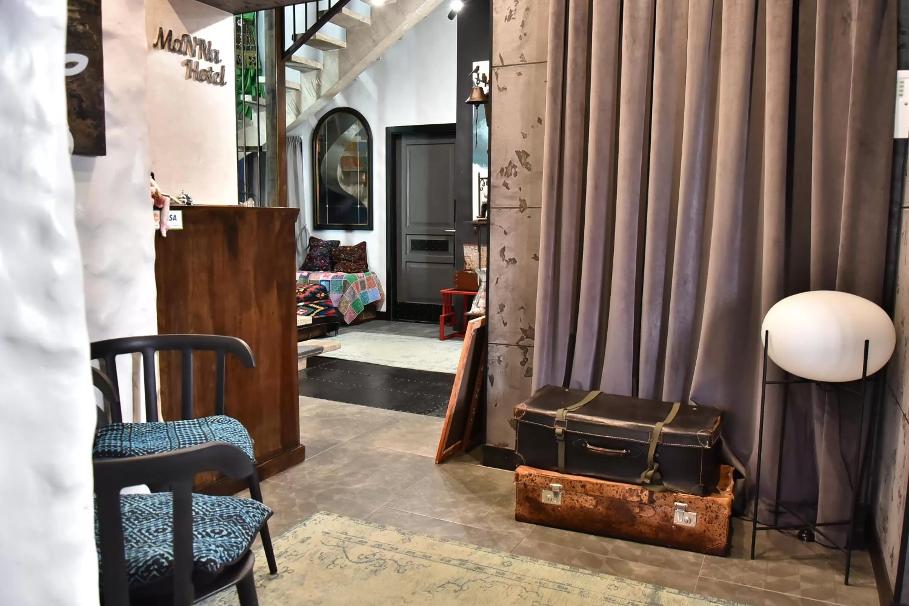 Communal lounge/ TV room in MaNNa Boutique Hotel