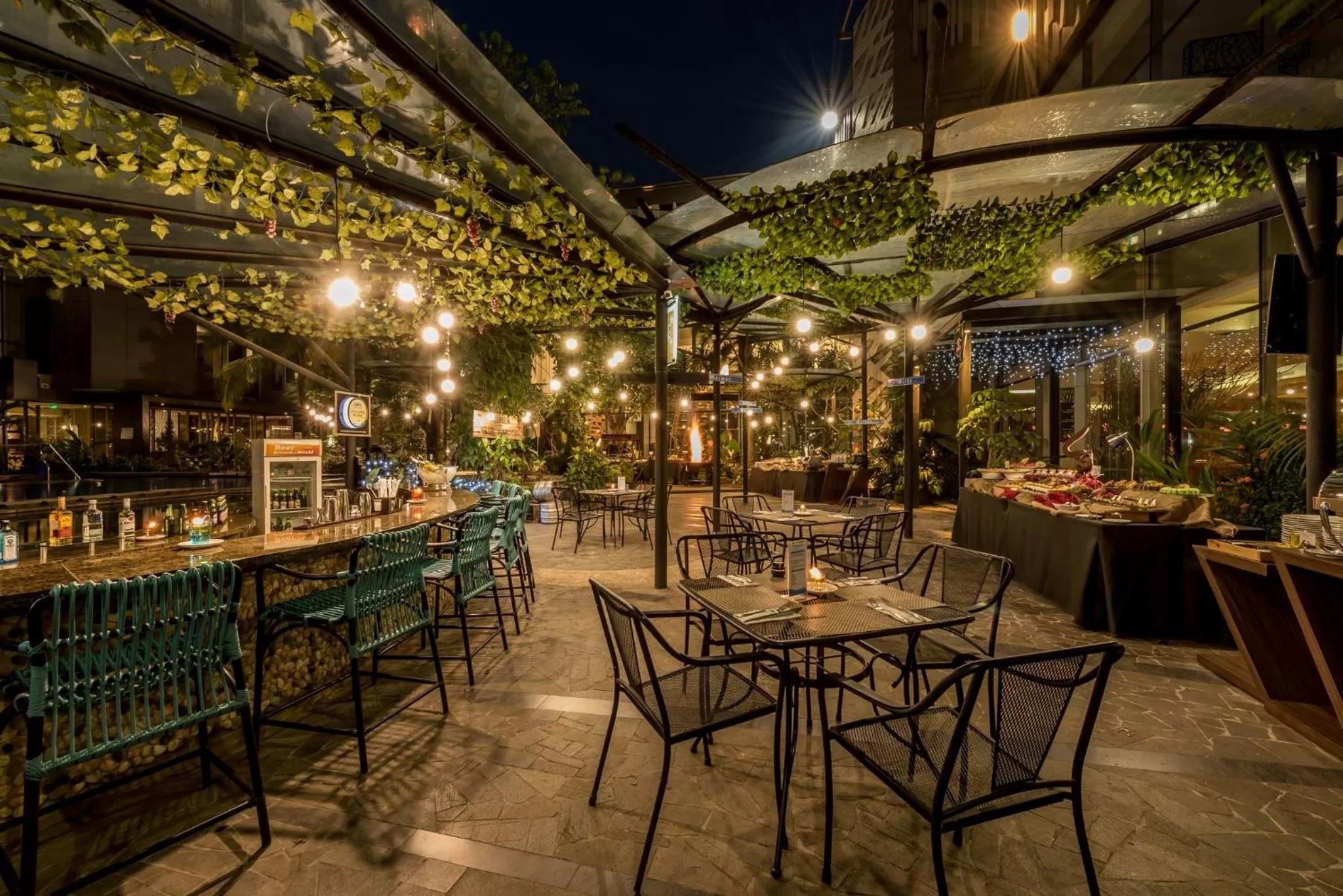 Restaurant/places to eat in Holiday Inn Cikarang Jababeka by IHG