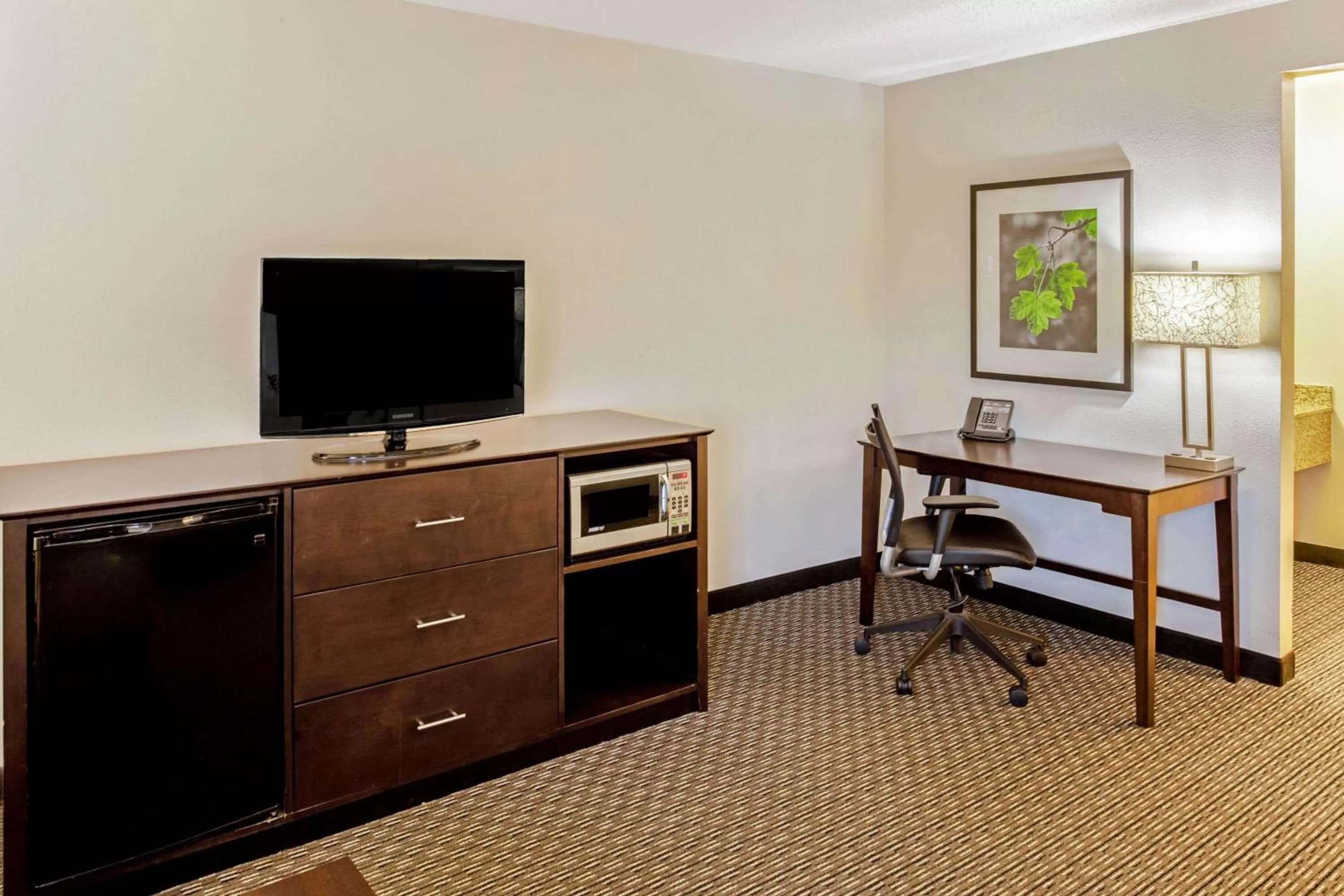 Photo of the whole room in La Quinta by Wyndham Milwaukee Delafield