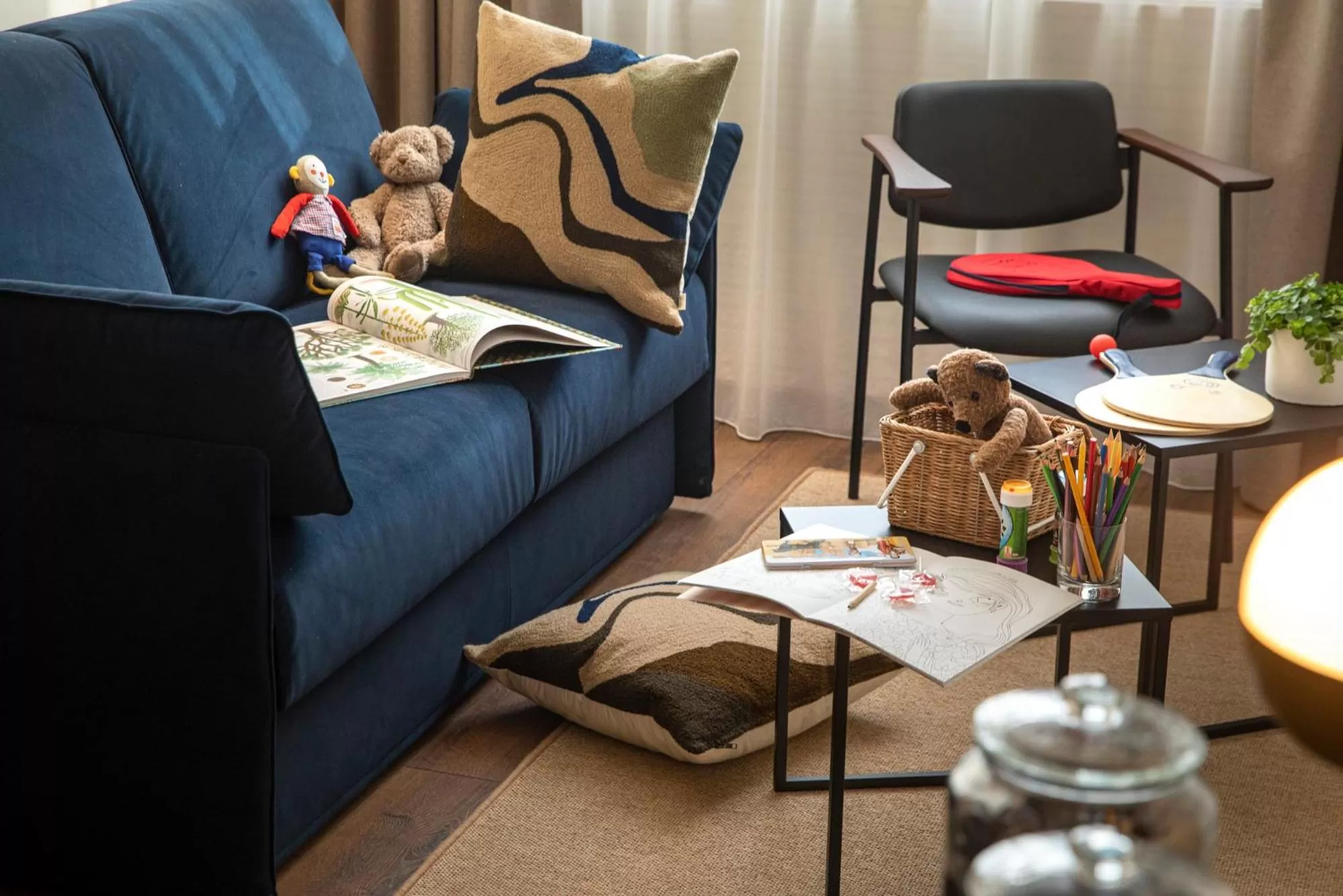 Decorative detail in Hôtel du Port