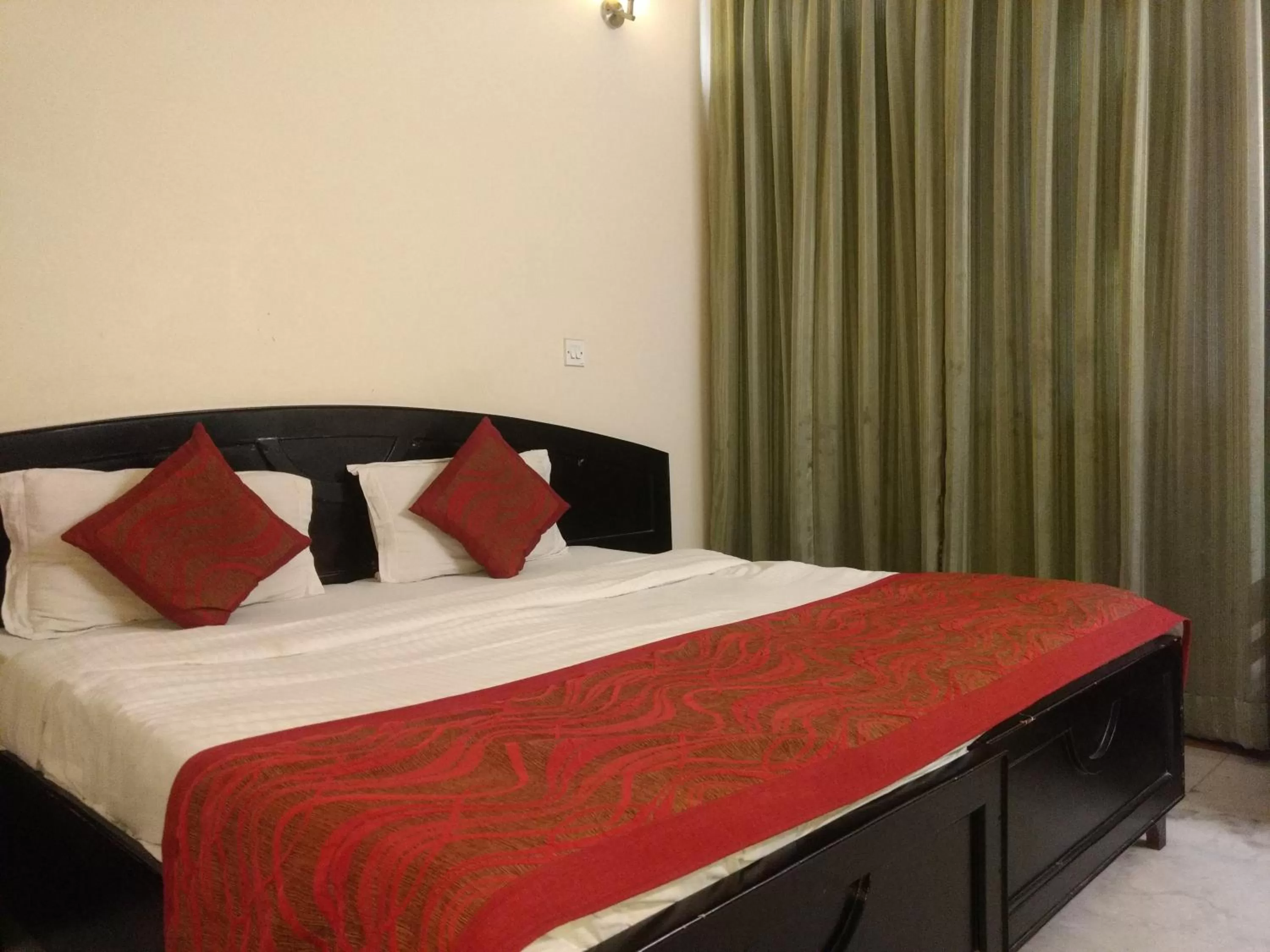 Bedroom, Bed in Hotel City Centre Inn - Nizamuddin Railway Station
