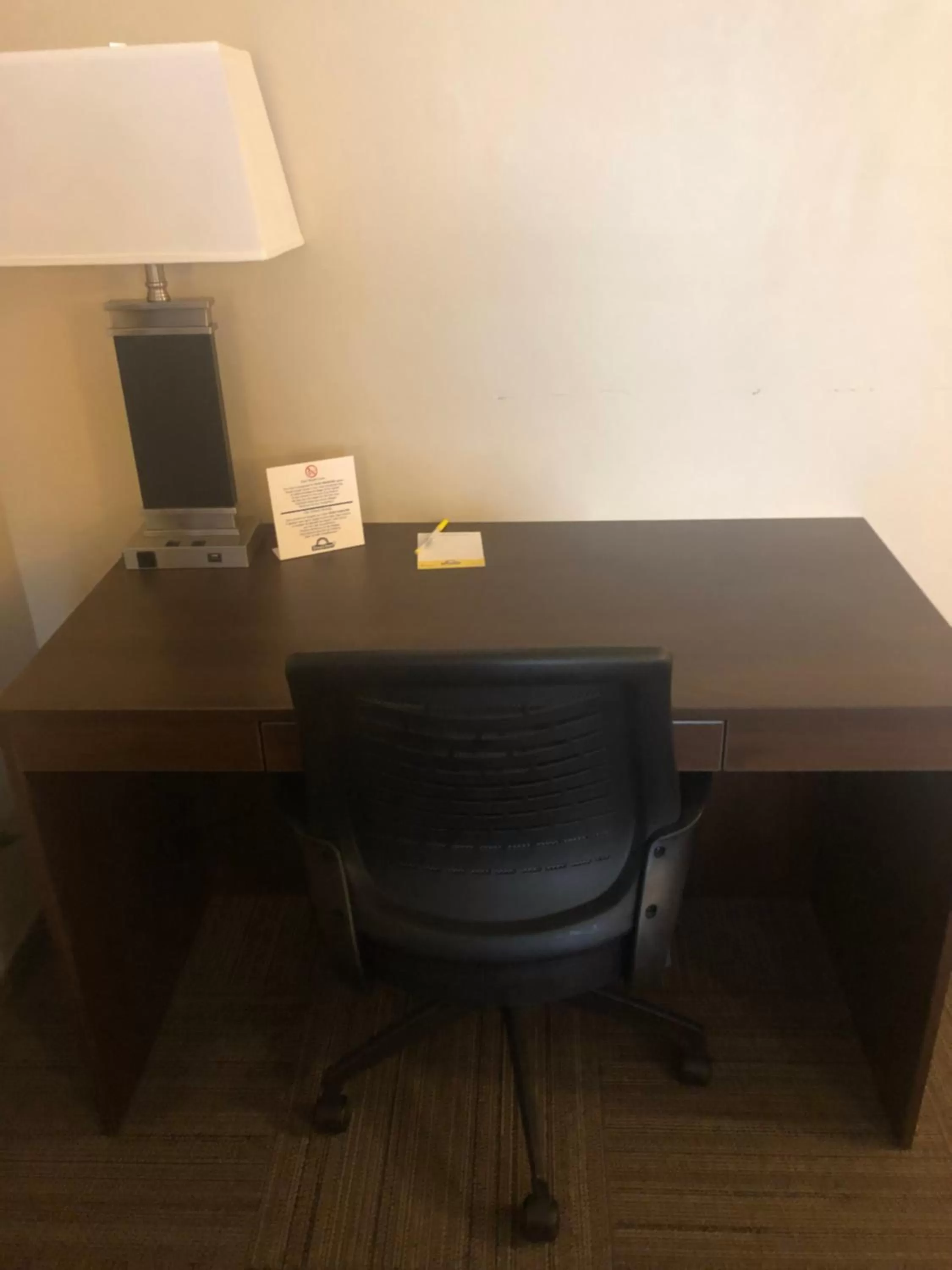 Seating area in Days Inn by Wyndham Hinton