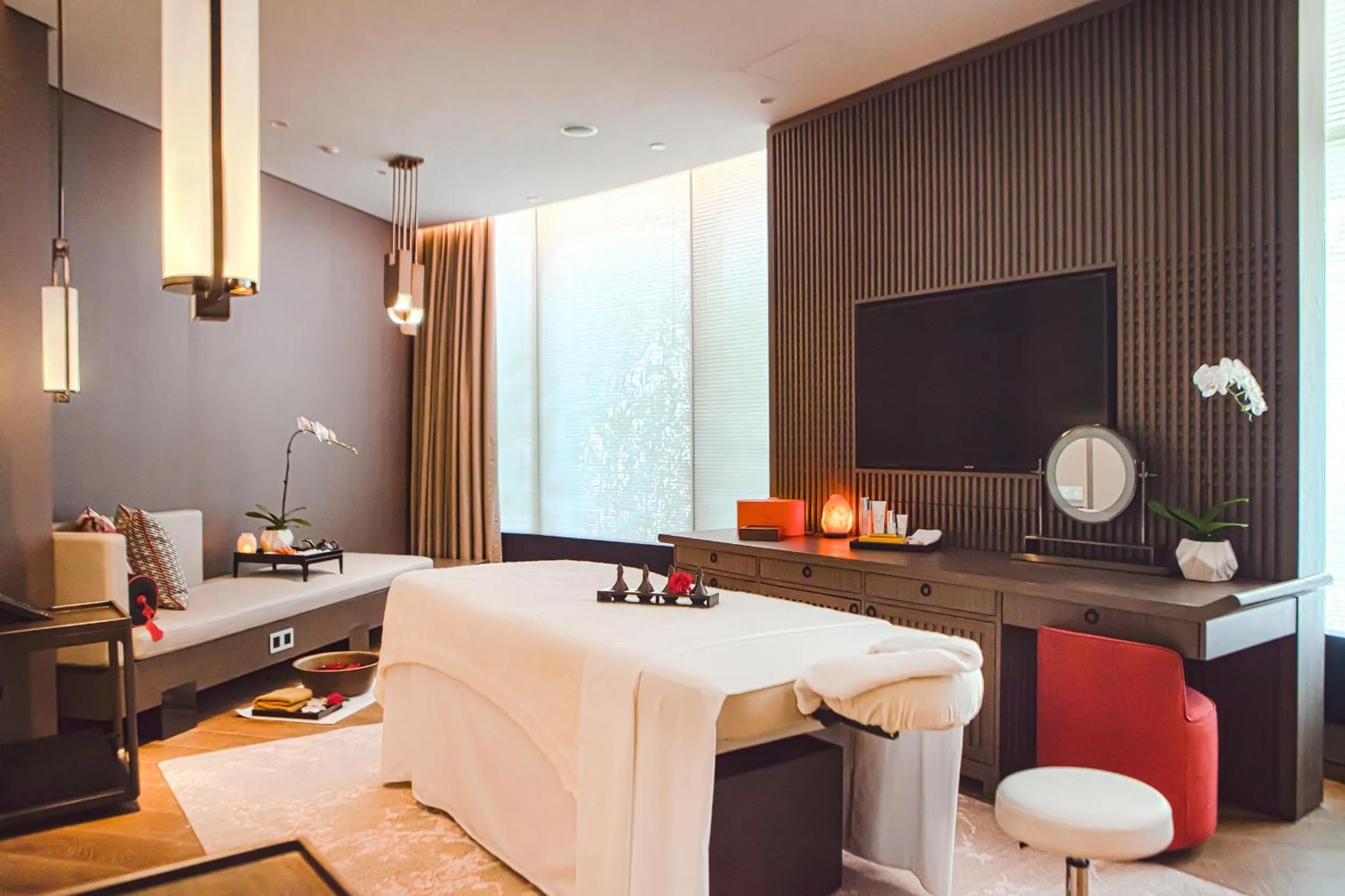 Spa and wellness centre/facilities, Bed in Jumeirah Living Guangzhou