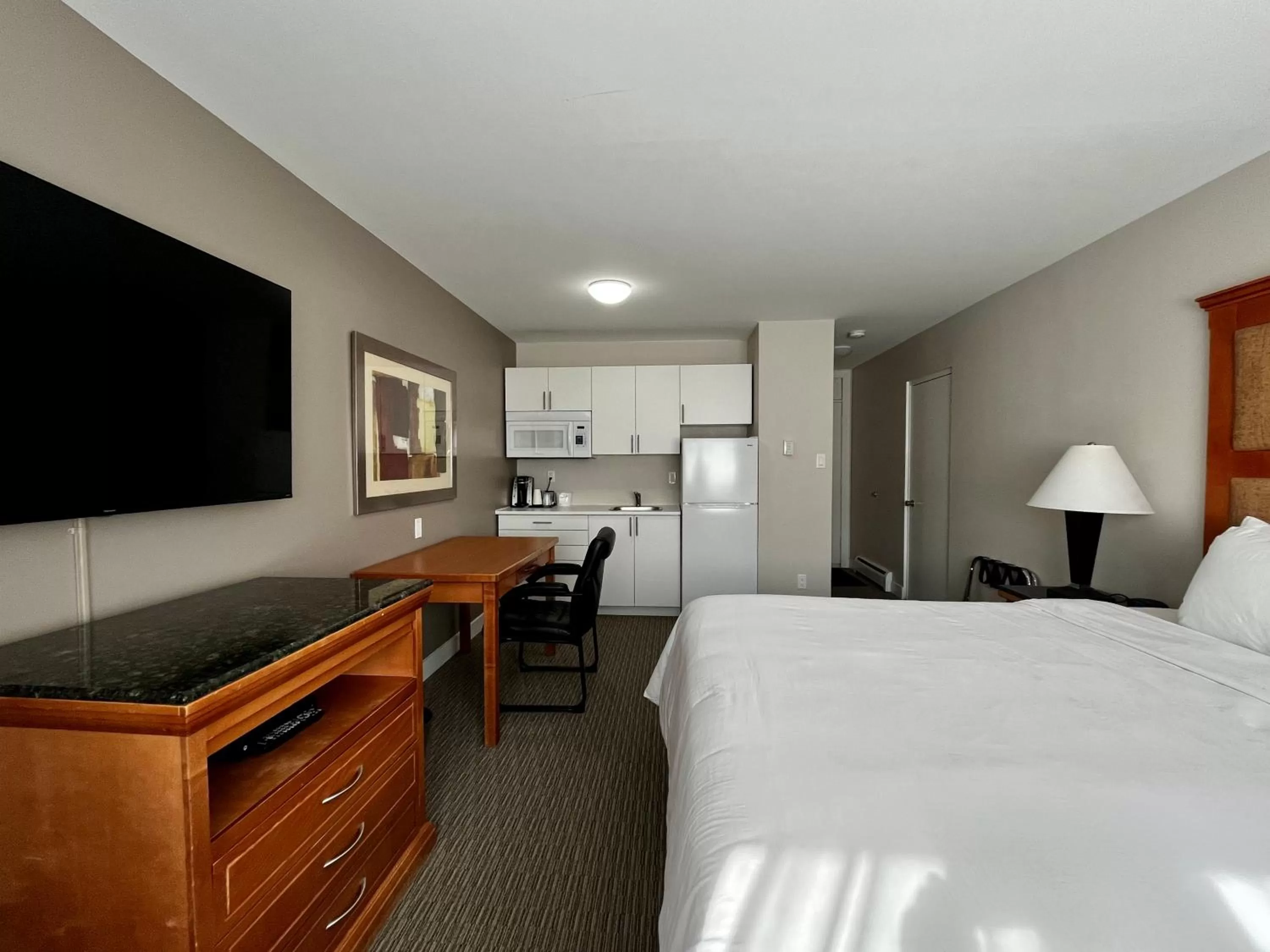 Bed in Anavada Inn & Suites - Prince George