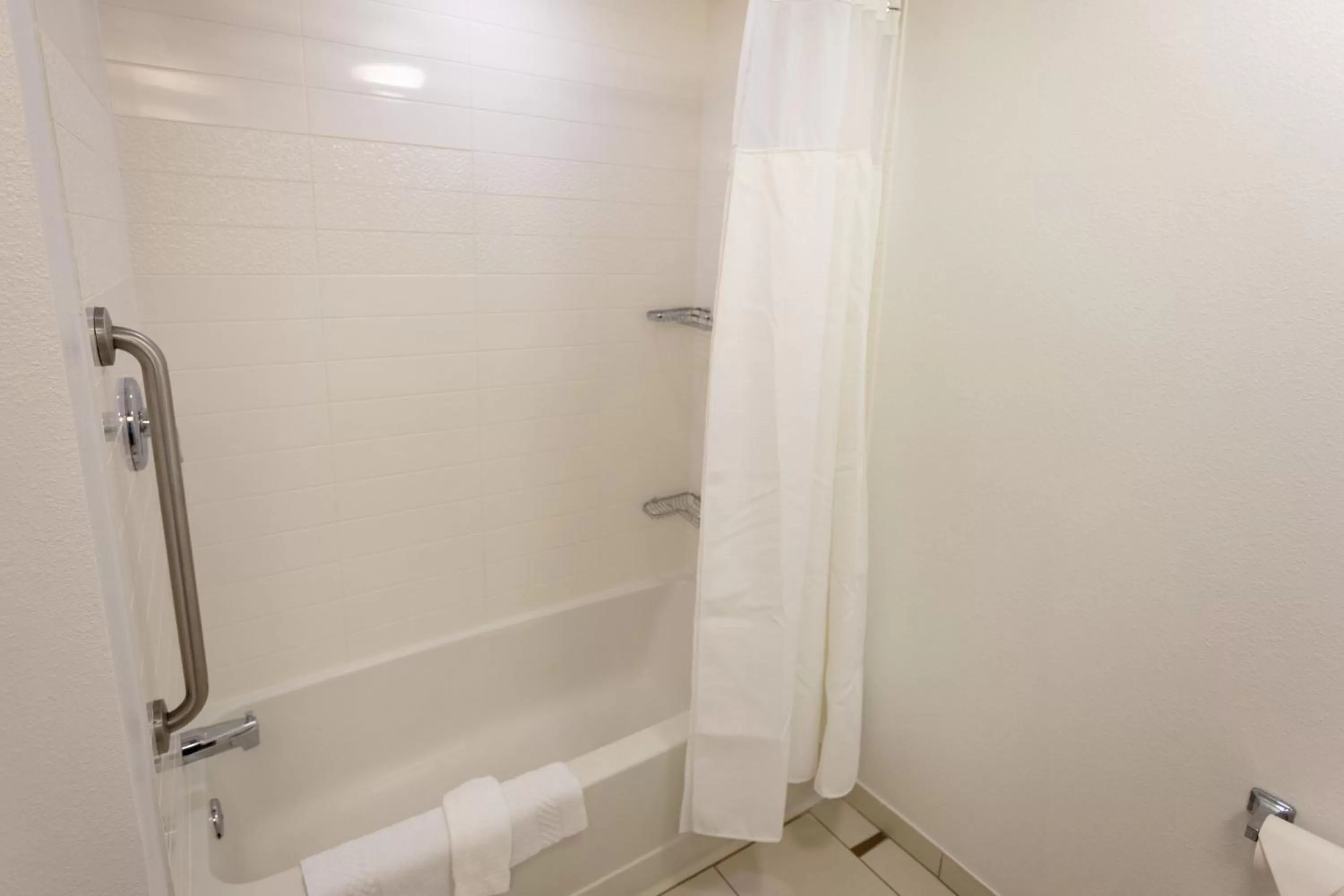 Bathroom in Fairfield Inn & Suites by Marriott Athens I-65