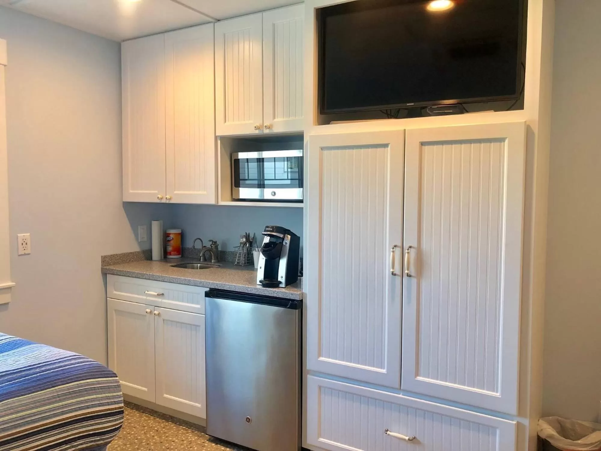 TV/Entertainment Center in Driftwood Inn