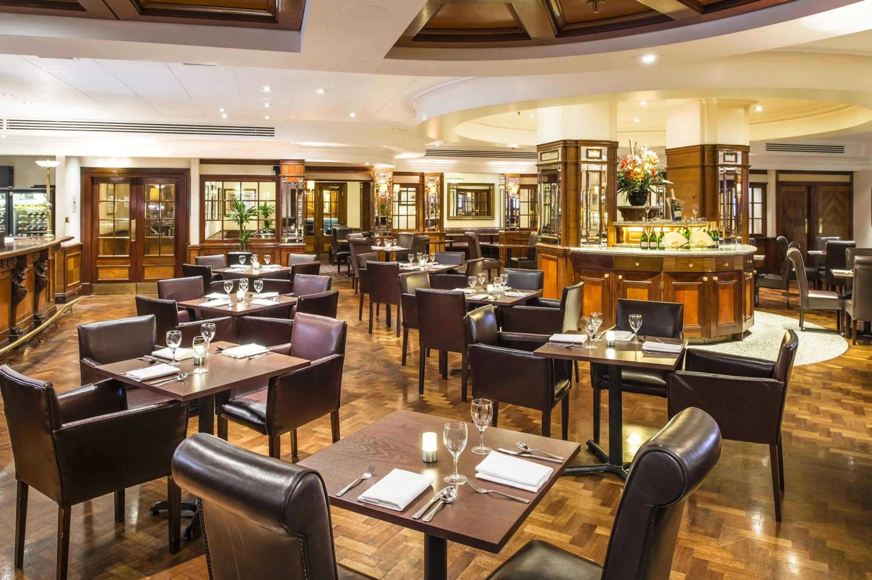 Restaurant/places to eat in Copthorne Tara Hotel London Kensington