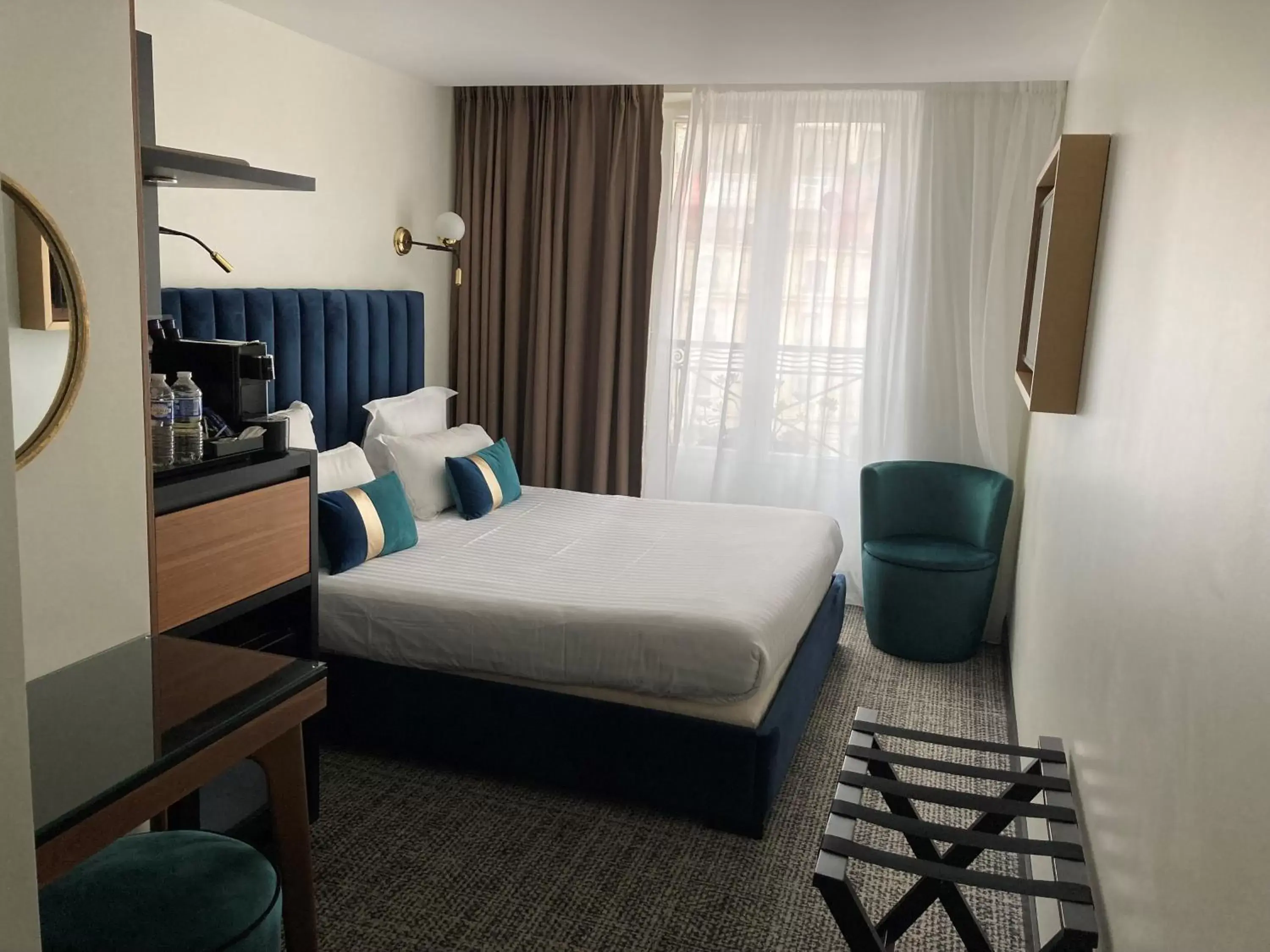 Confort Double Room in Le Grand Hôtel de Normandie Confort Double Room in Le Grand Hôtel de Normandie