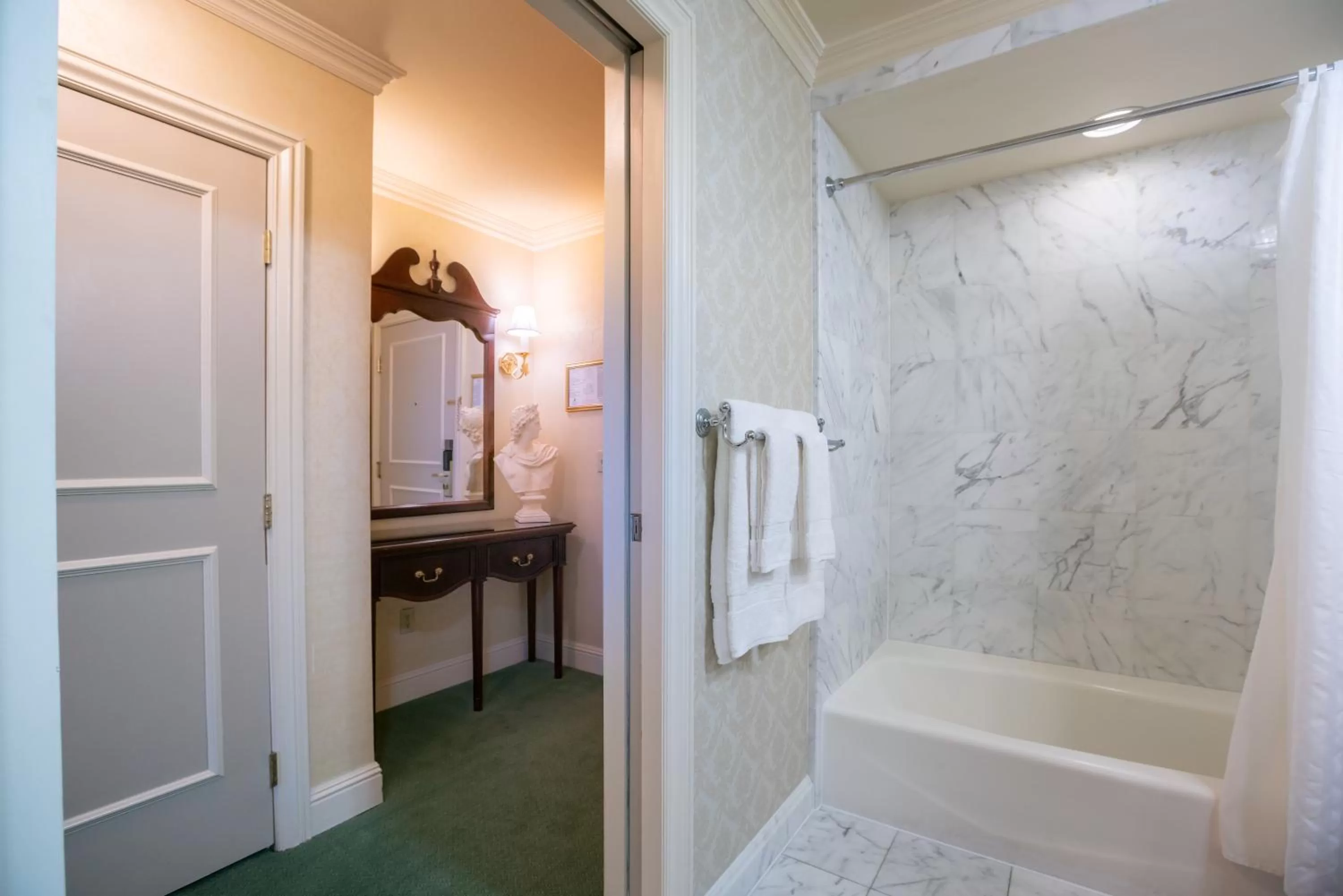 Deluxe Double  in The Bristol Hotel Campbell San Jose