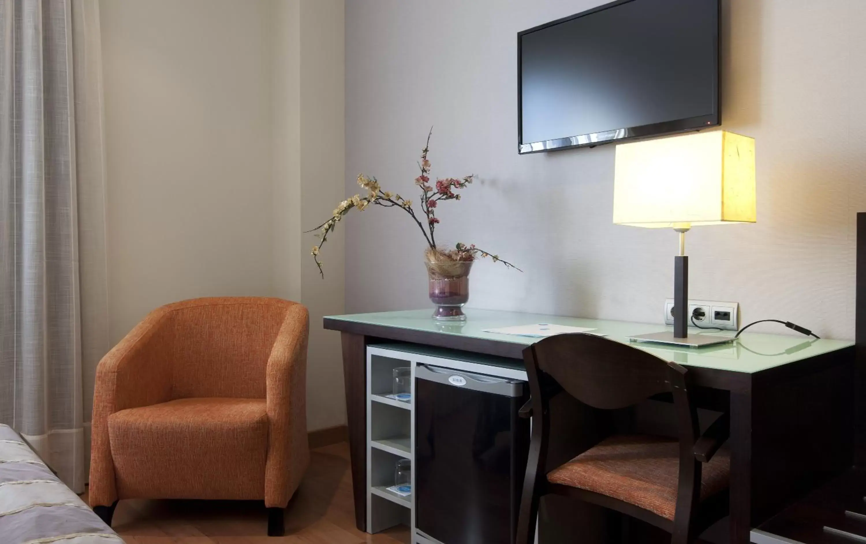 Superior Double or Twin Room with Hot Tub in Vértice Sevilla Aljarafe Superior Double or Twin Room with Hot Tub in Vértice Sevilla Aljarafe