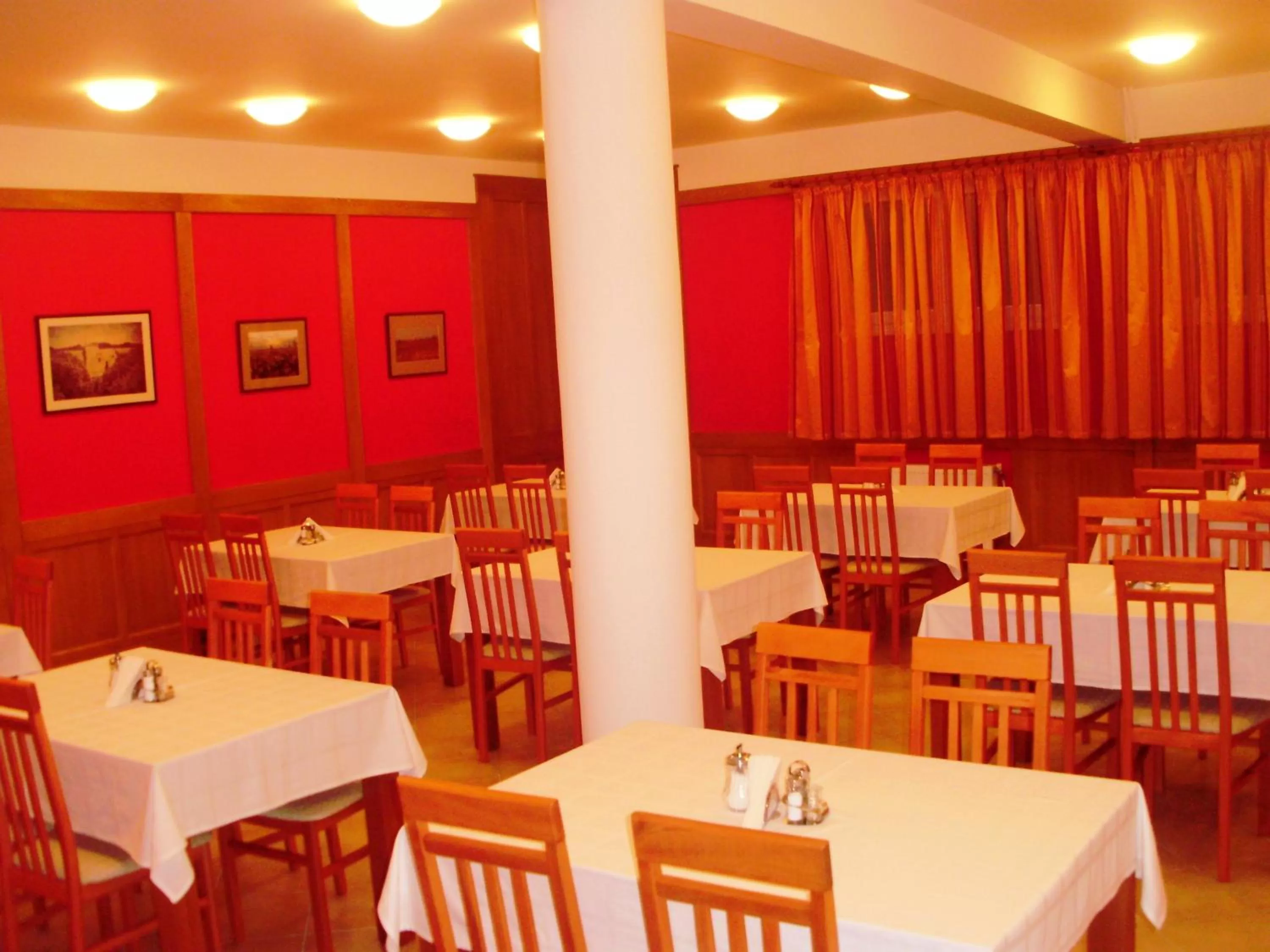 Breakfast in Art Garni Hotel