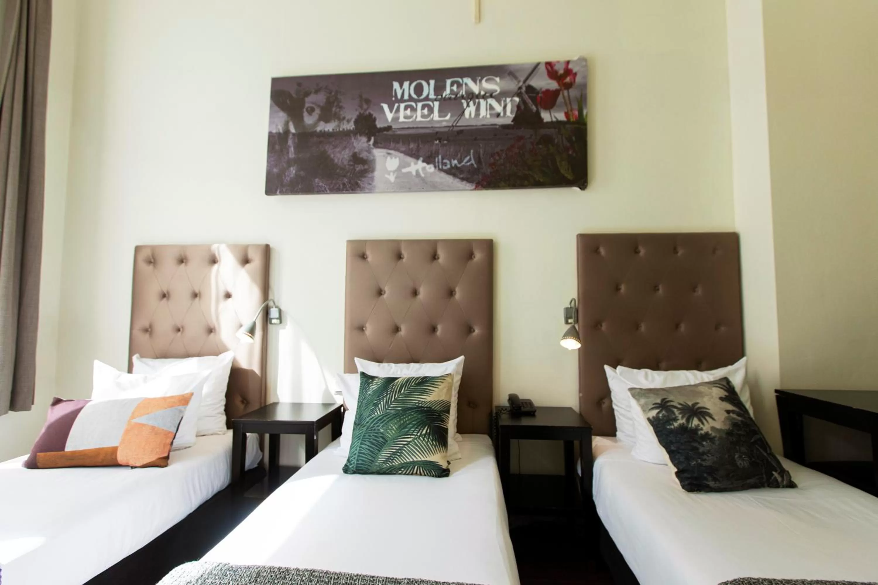 Bed in Quentin England Hotel