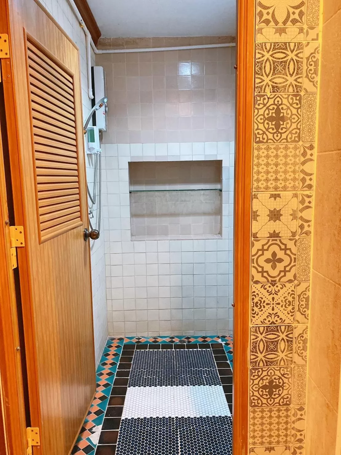 Shower in Sasidara Resort Nan
