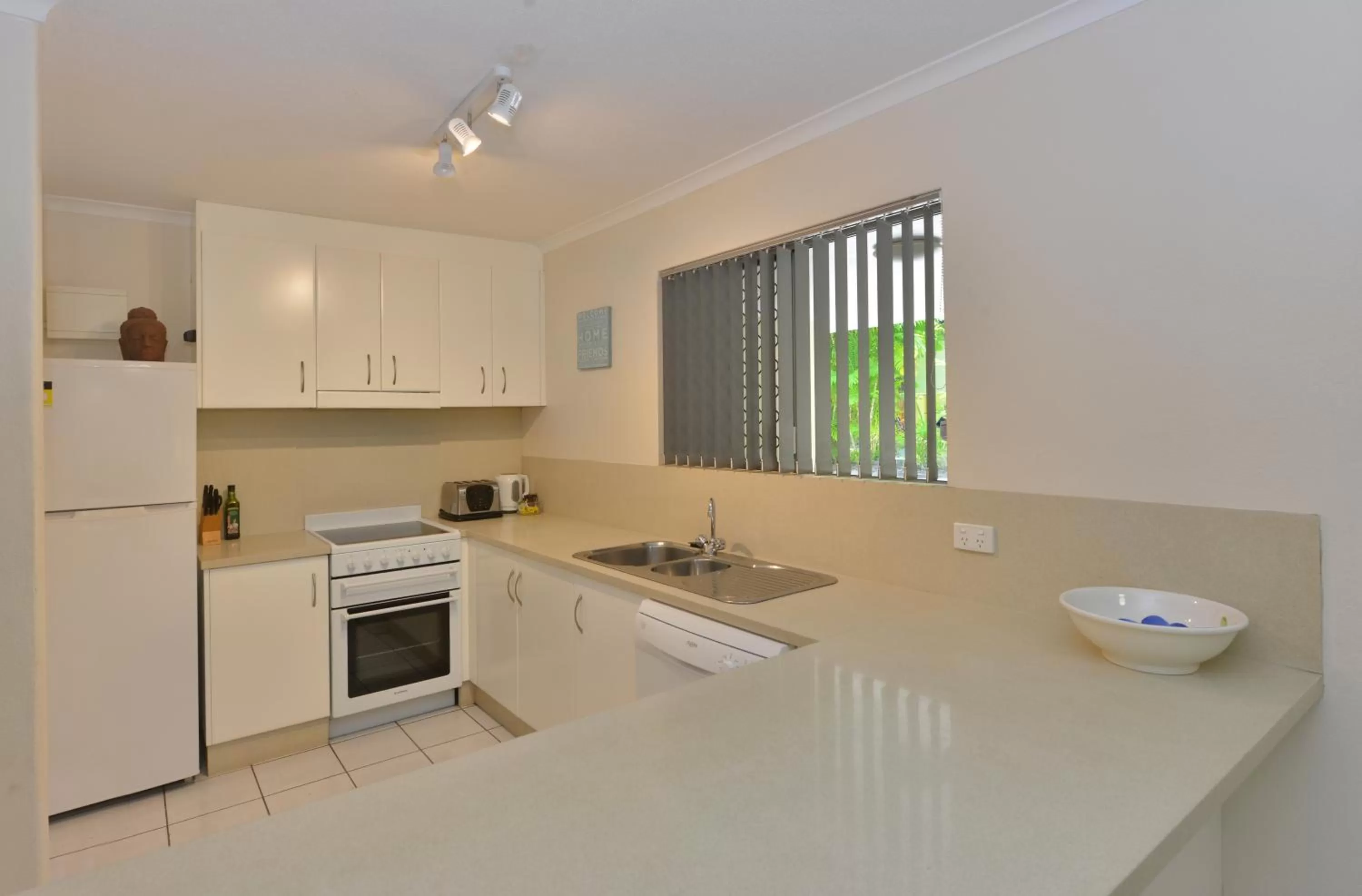 Kitchen or kitchenette in Driftwood Mantaray - Official Onsite Reception and Check In