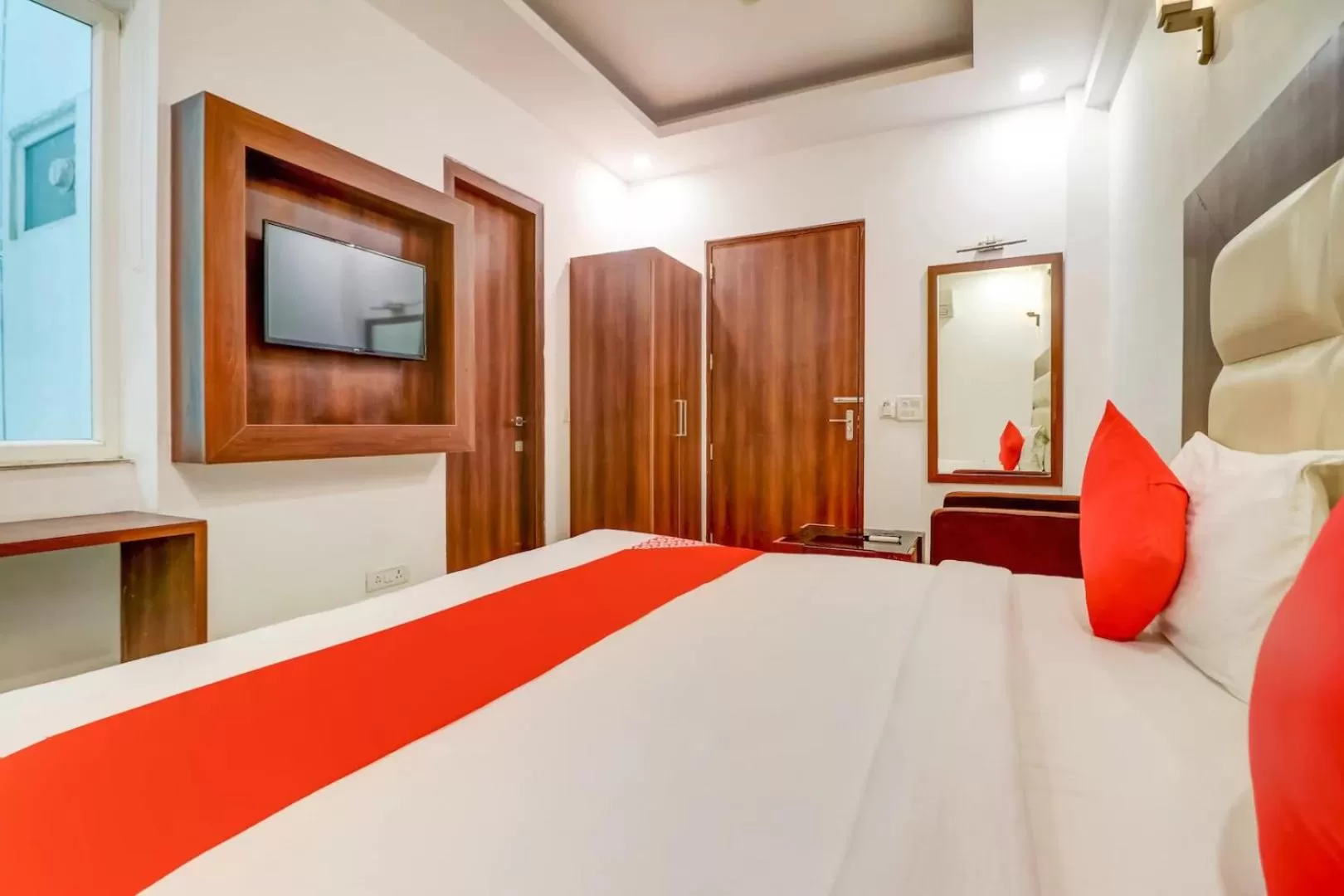 Photo of the whole room in Hotel Airport View