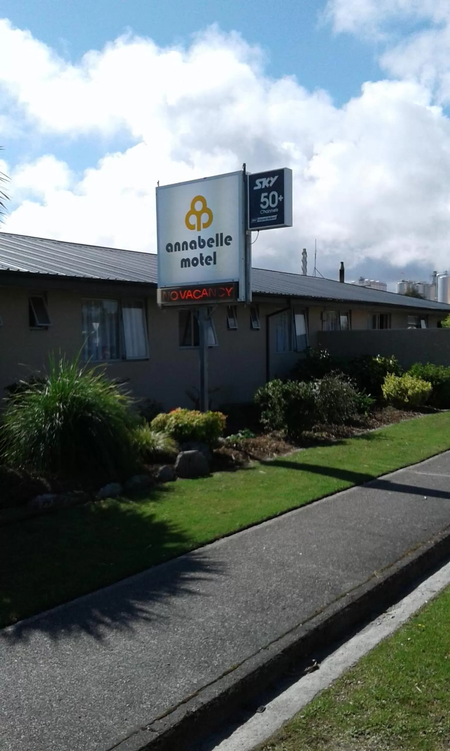 Property logo or sign in Annabelle Motel