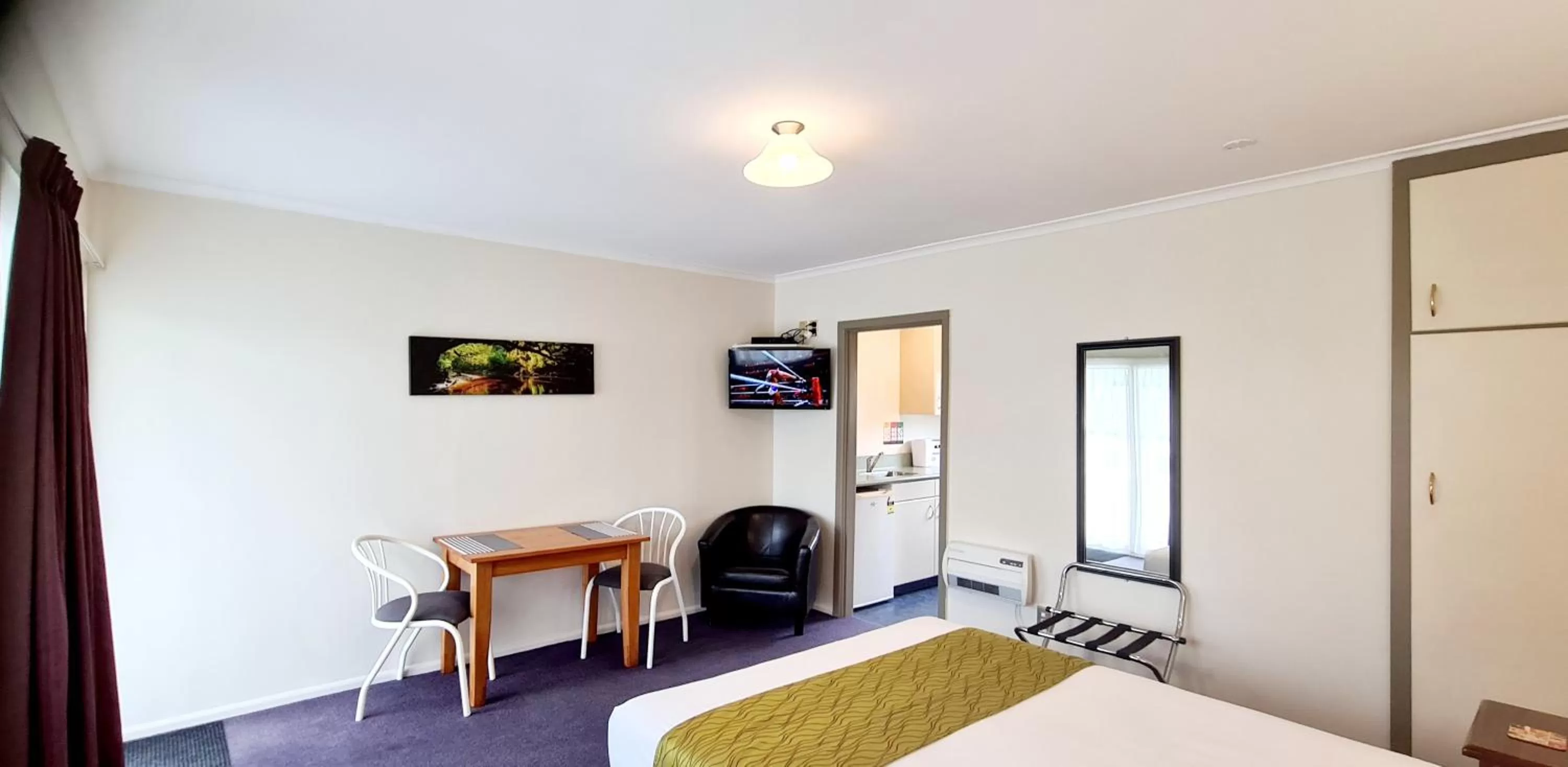 Photo of the whole room, Bed in Parklands Motor Lodge Timaru