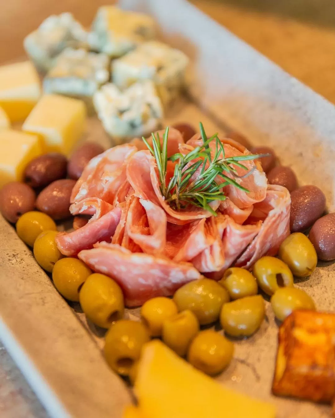 Restaurant/places to eat in Ritz Suites Grand Hotel Boutique